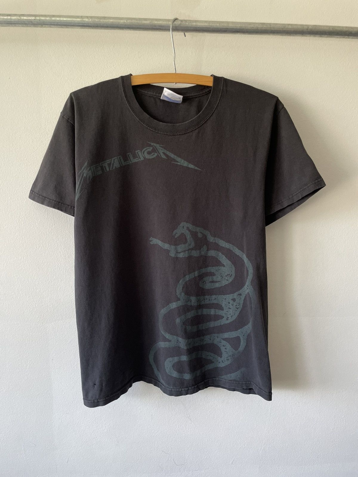 Metallica X Vintage Crazy 2000s Thrashed Metallica Snake Band Tee Hoodie, Sweatshirt | PodTeesHub.com