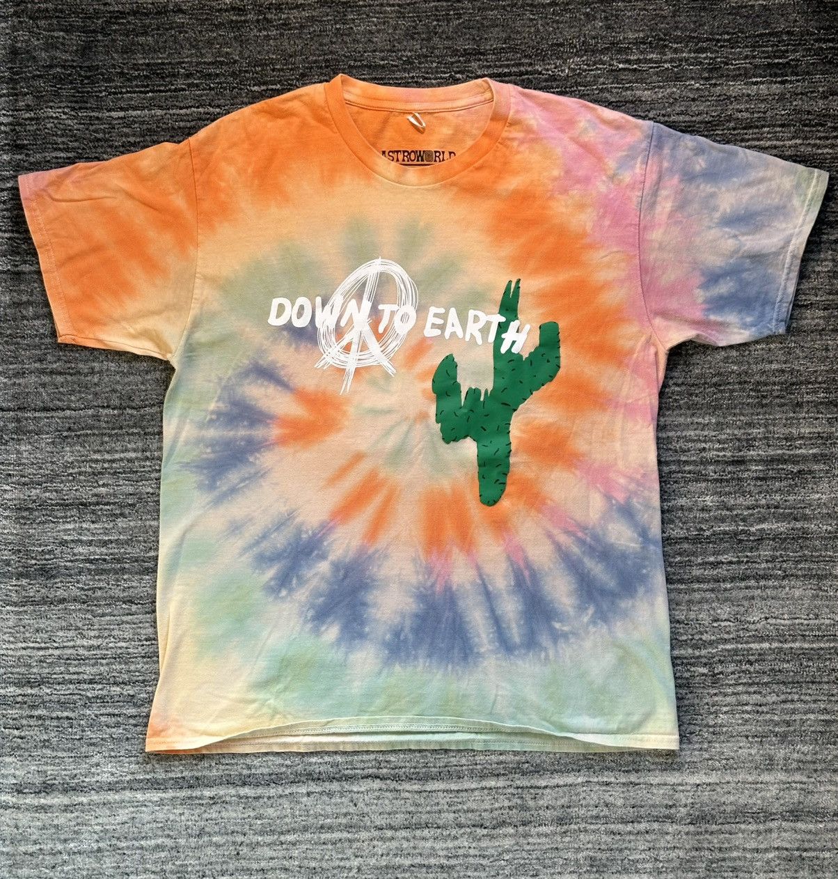 Scott Travis Scott Dsm 2019 Tie Dye Down To Earth Short Sleeve T-Shirts, Hoodie, Sweatshirt | PodTeesHub.com