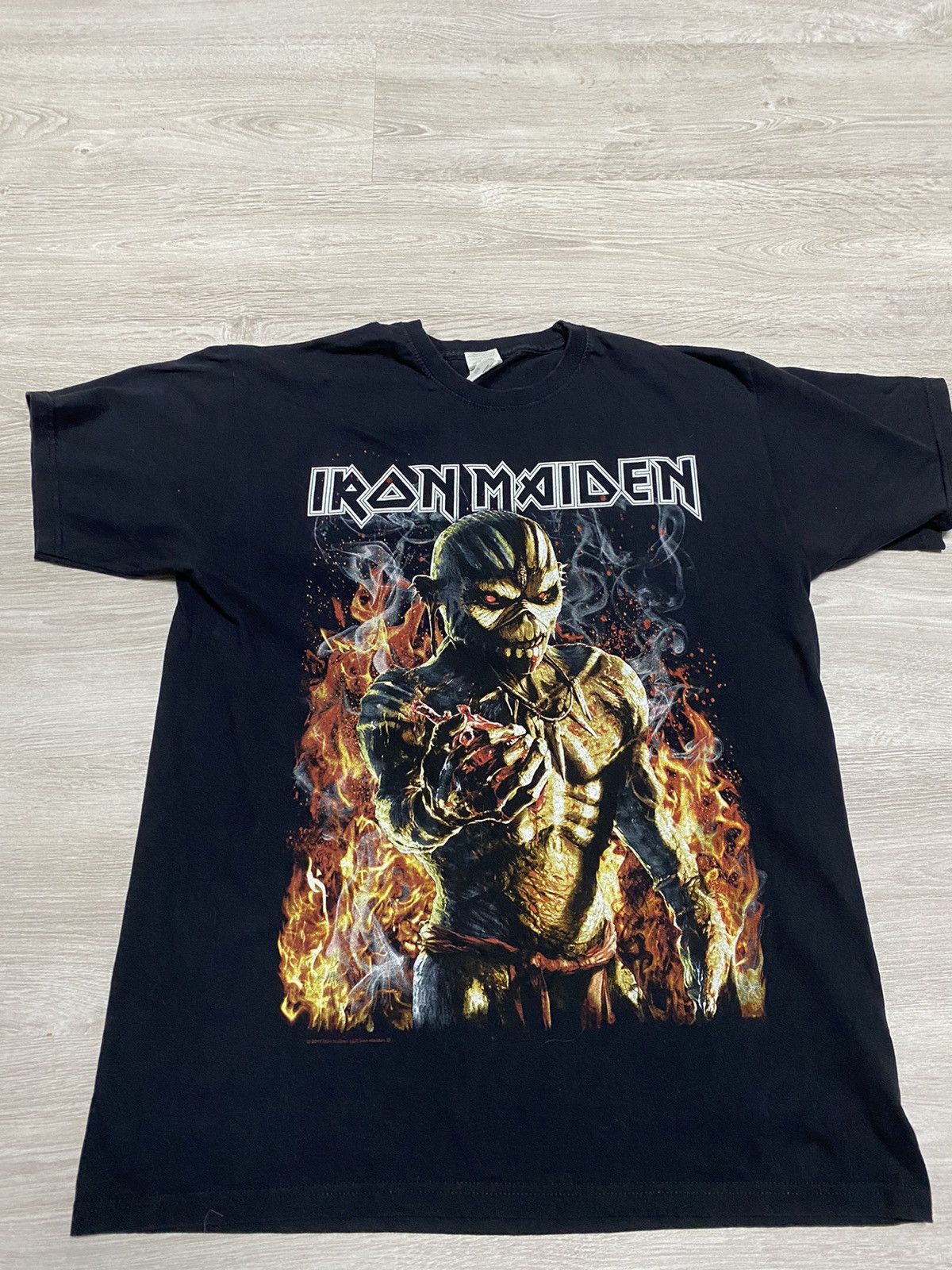 Maiden Iron Maiden World Tour 2017 Book Souls Size M T-Shirts, Hoodie, Sweatshirt
