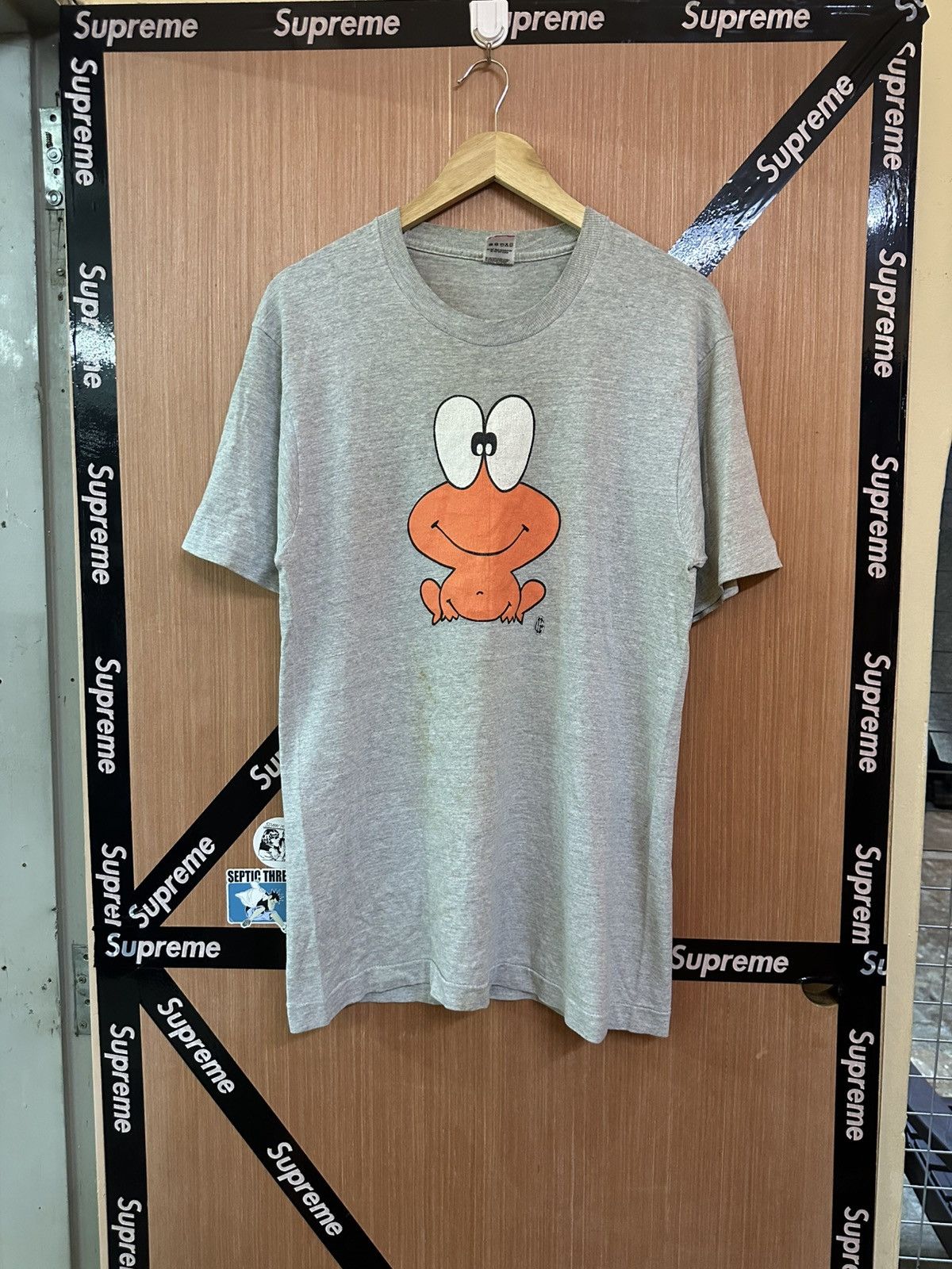 Fruit Loom Vintage 90 S Dokonjo Gaeru Gusty Frog Japan Anime T-Shirts, Hoodie, Sweatshirt