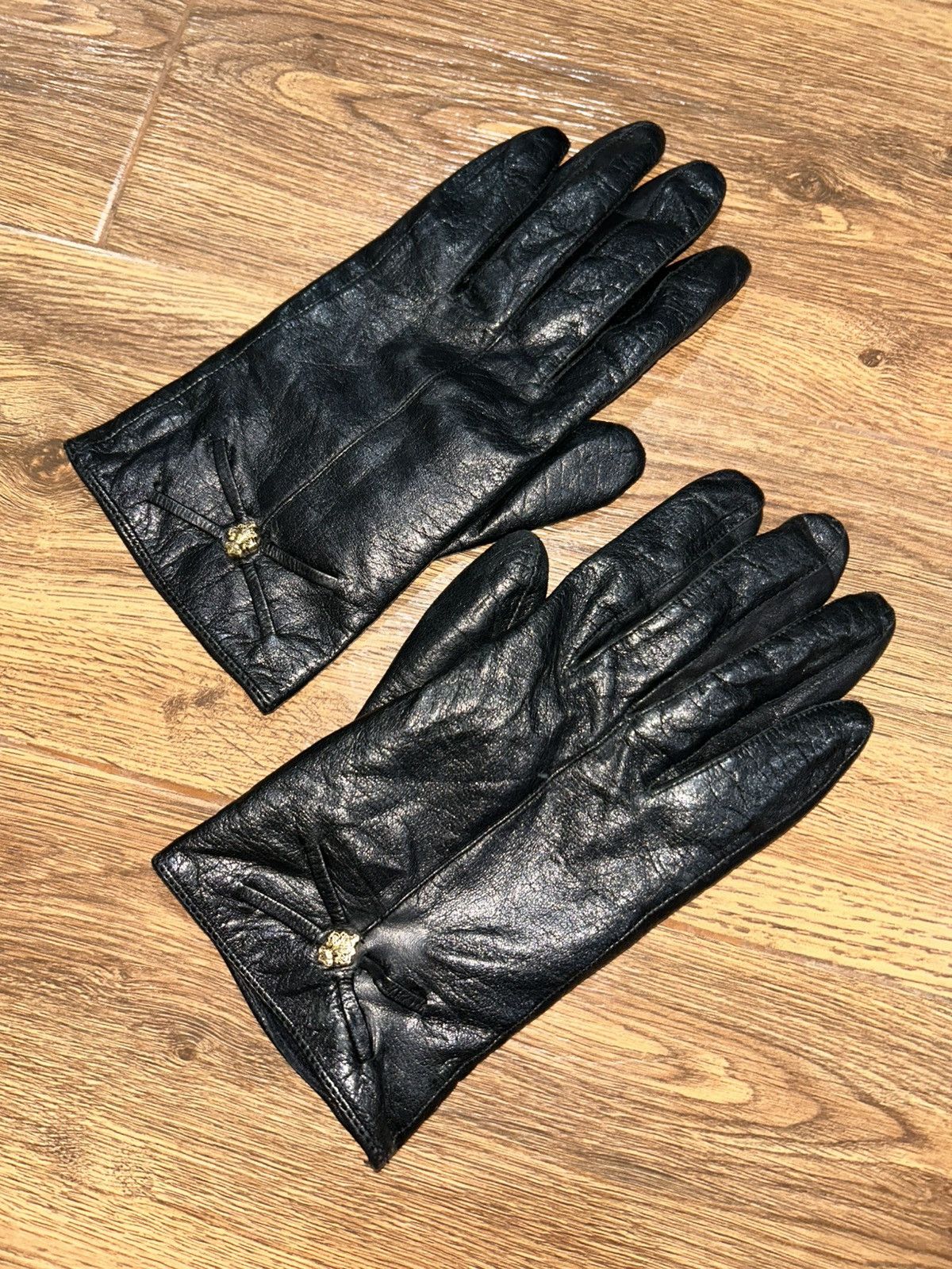 Luchiano Visconti Vintage Luciano Soprani Donna Black Leather Gloves T-Shirts, Hoodie, Sweatshirt | PodTeesHub.com
