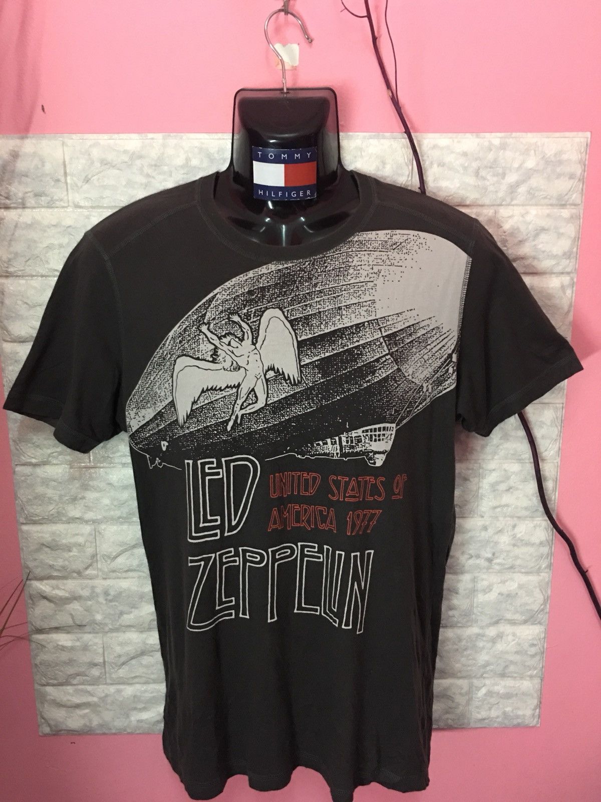 T Shirt Uniqlo X Led Zepplein Nice Design Hoodie, Sweatshirt | PodTeesHub.com