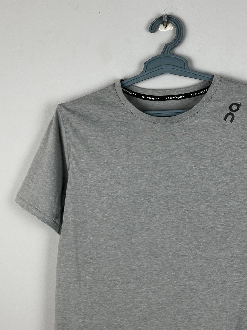 On Running Performance Grey Sport T Shirt Size L Hoodie, Sweatshirt | PodTeesHub.com