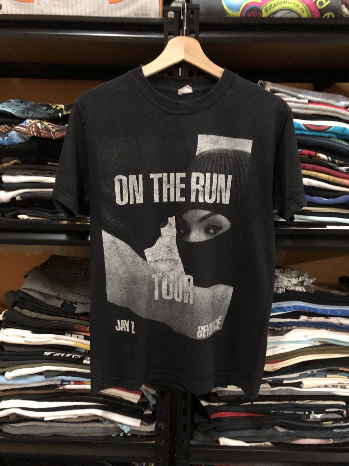 Rap Tees X Vintage Jay Z X Beyonce On The Run Tshirt Hoodie, Sweatshirt | PodTeesHub.com