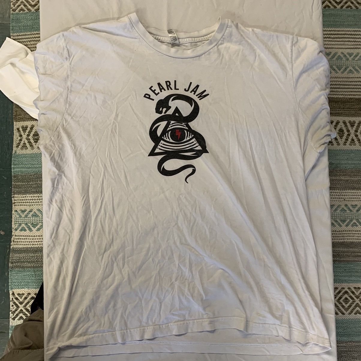 Vintage Pearl Jam 2016 Concert Tee Hoodie, Sweatshirt | PodTeesHub.com