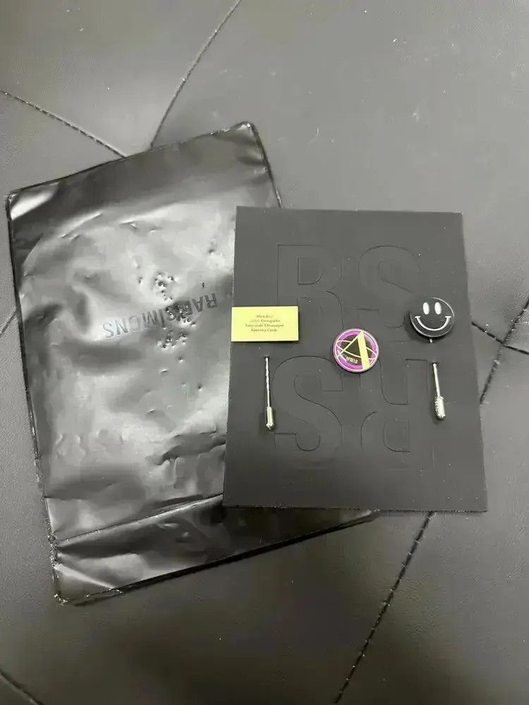 Simons Raf Simons 20ss Pin Set T-Shirts, Hoodie, Sweatshirt | PodTeesHub.com