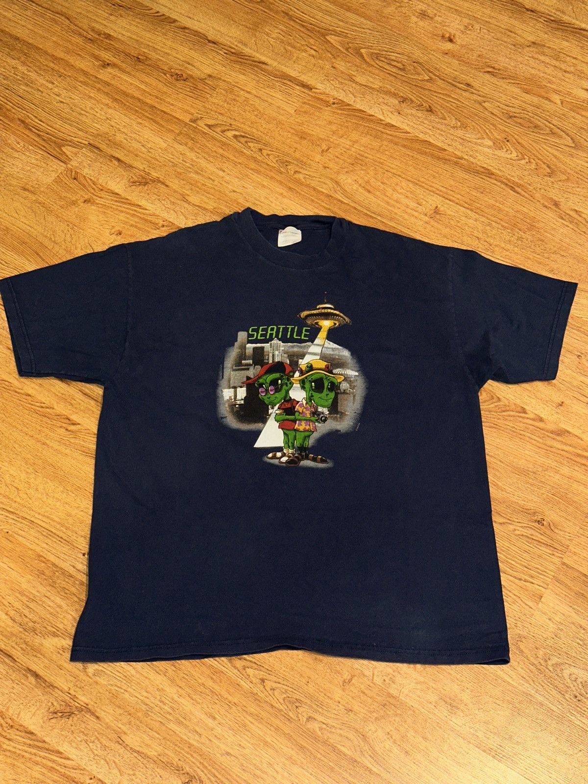 Vintage Y2k Vtg Space Alien Tourists Seattle Cartoon Xl T-Shirts, Hoodie, Sweatshirt