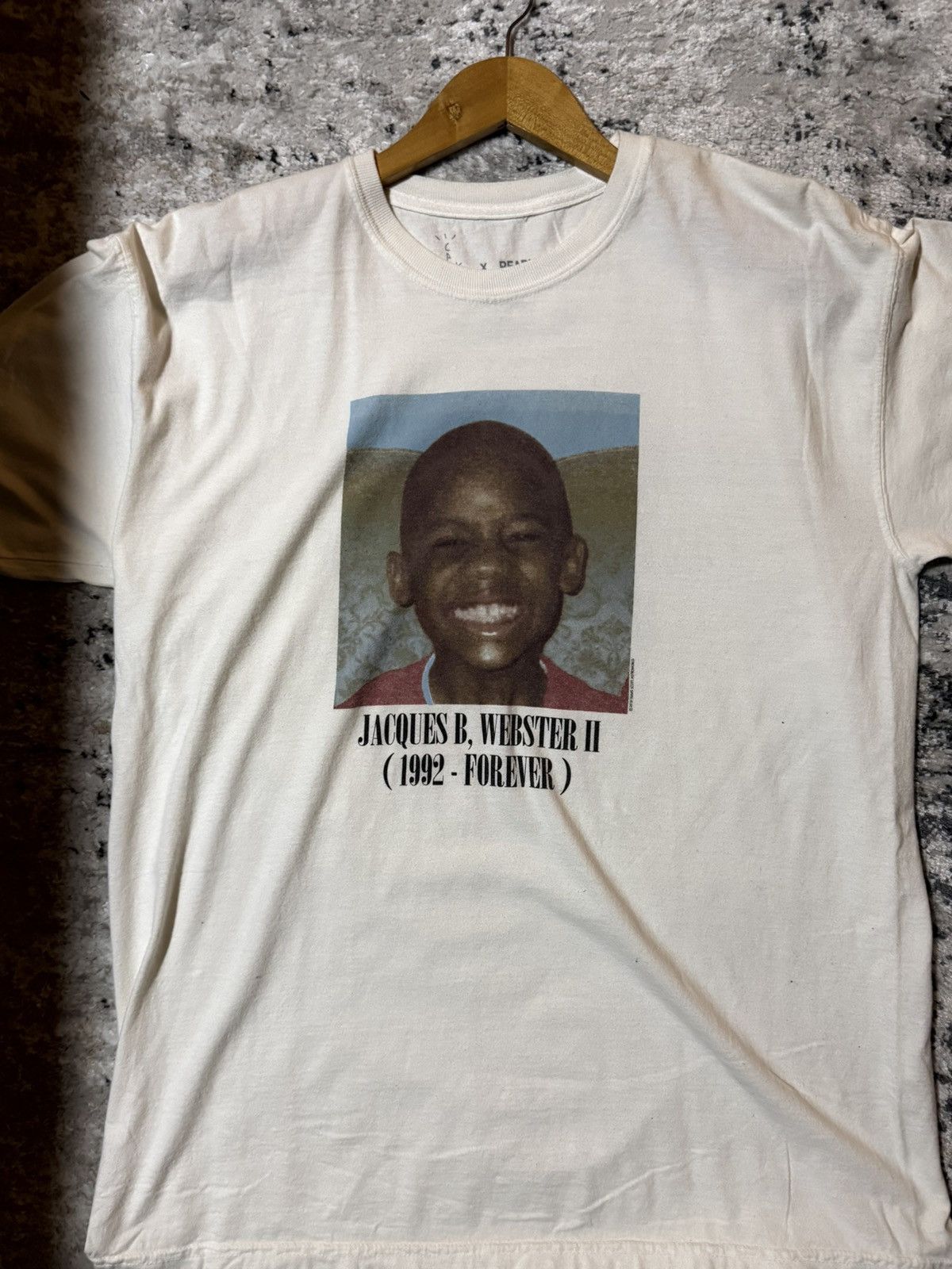 Travis Scott Read Descrption T-Shirts, Hoodie, Sweatshirt | PodTeesHub.com