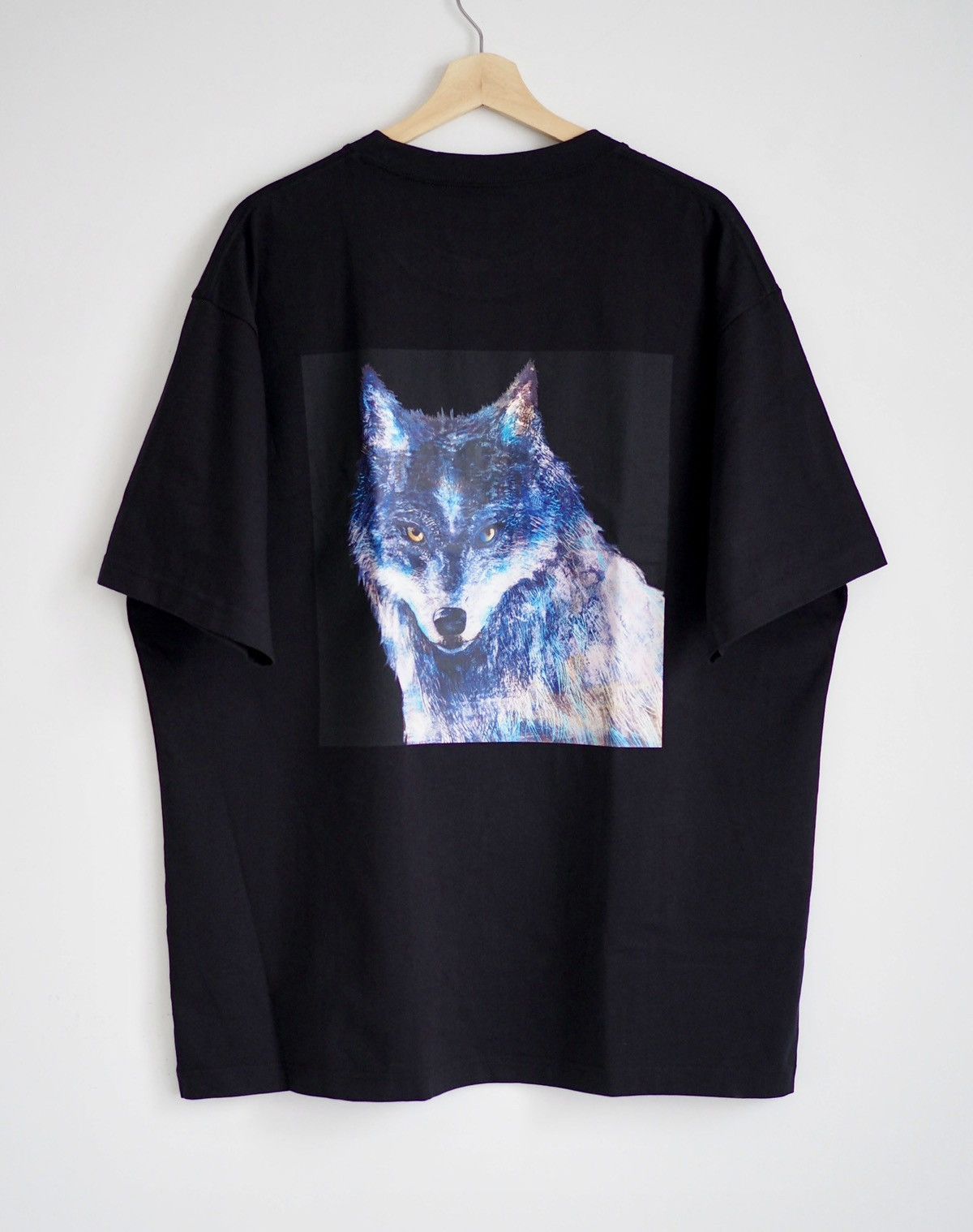 Uniqlo Kenshi Yonezu Torgal Final Fantasy 16 Uniqlo T Shirt Large Hoodie, Sweatshirt | PodTeesHub.com