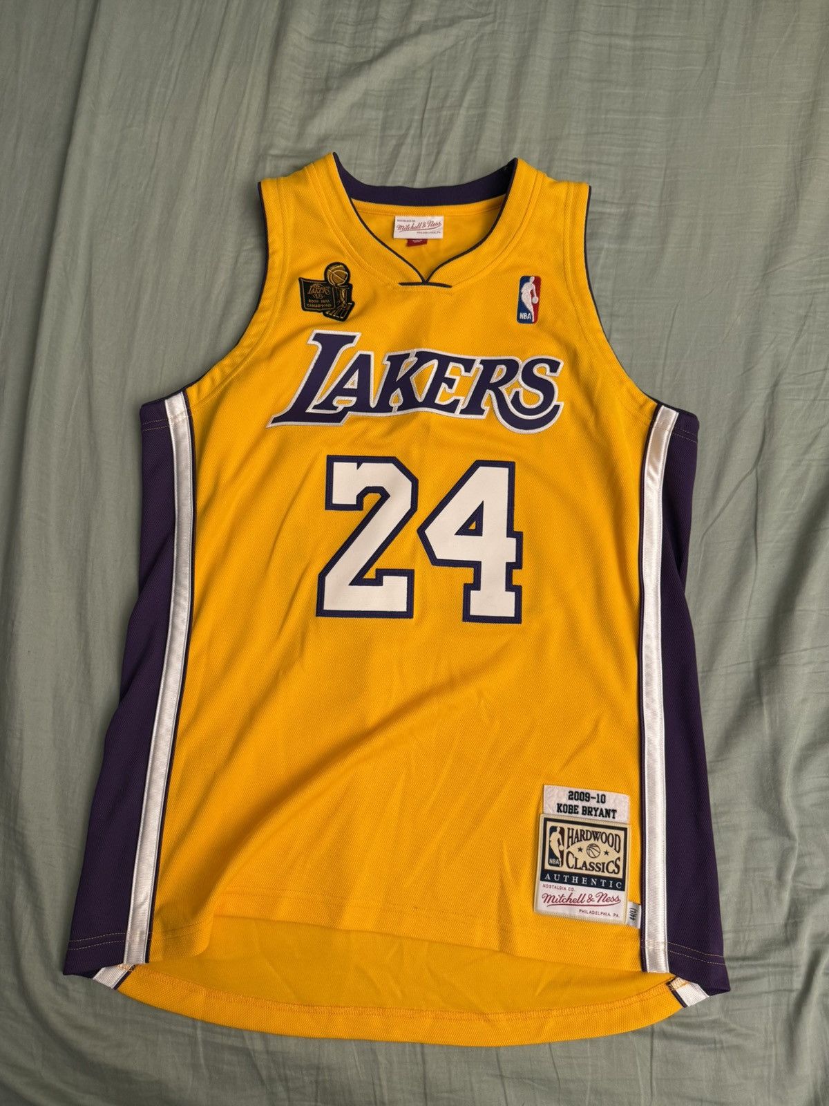 Mitchell Ness Kobe Bryant Mitchell And Ness 09 10 Jersey T-Shirts, Hoodie, Sweatshirt | PodTeesHub.com