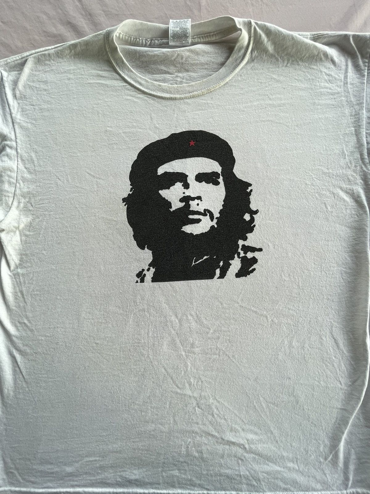 Vintage White Che Guevara Graphic Tee Streetwear Vintage Vibe Hoodie, Sweatshirt | PodTeesHub.com
