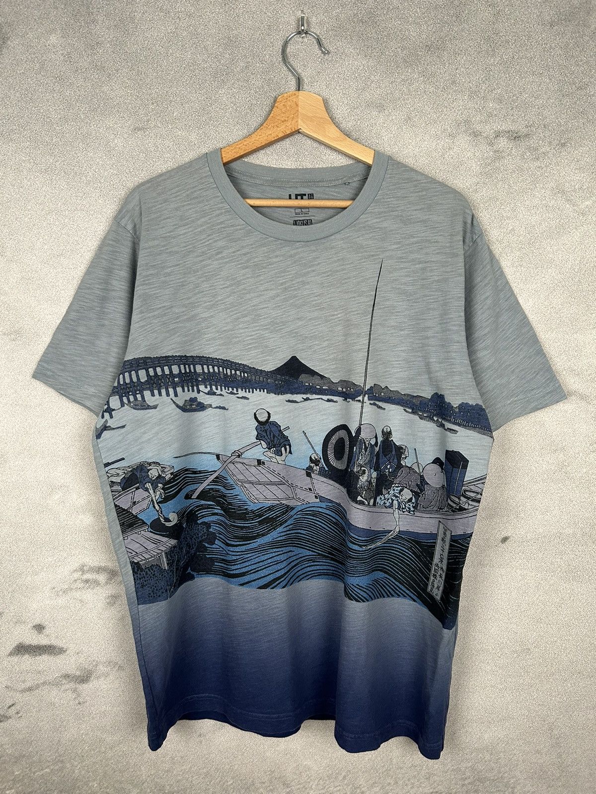 Japanese Brand Uniqlo Hokusai Blue Graphic Tee Streetwear Vintage Hoodie, Sweatshirt | PodTeesHub.com