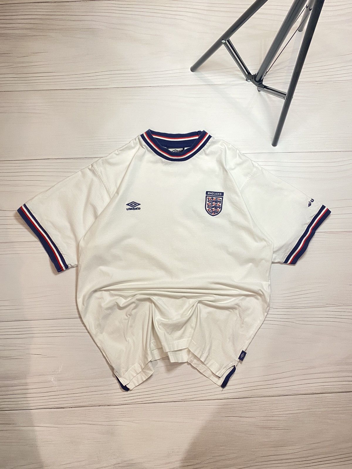 Umbro Vintage England 2000 Home Soccer Jersey Football Y2k T Shirt Hoodie, Sweatshirt | PodTeesHub.com