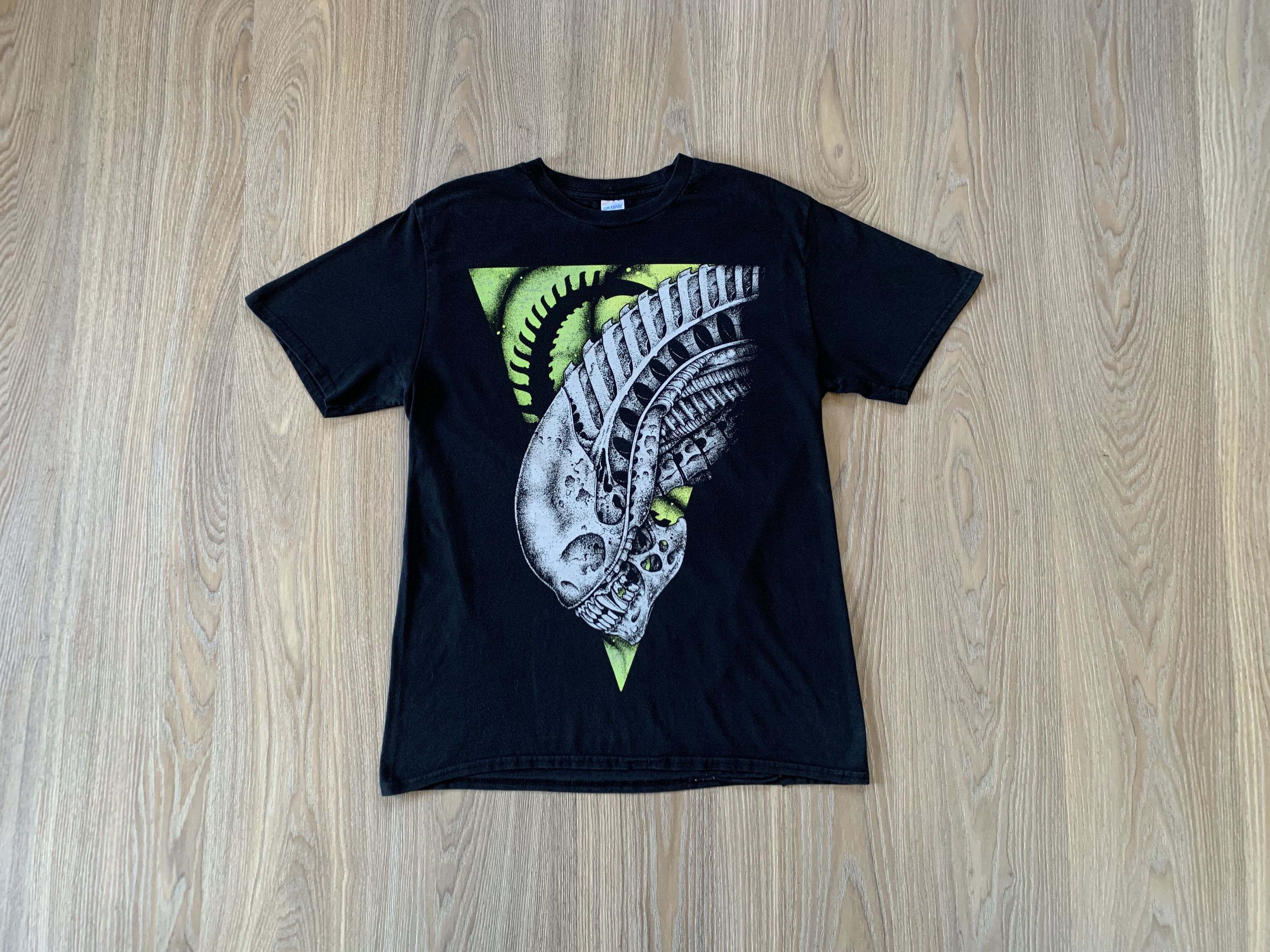 Vintage Alien Xenomorph Scary Horror Movie Graphic T Shirt Hoodie, Sweatshirt | PodTeesHub.com
