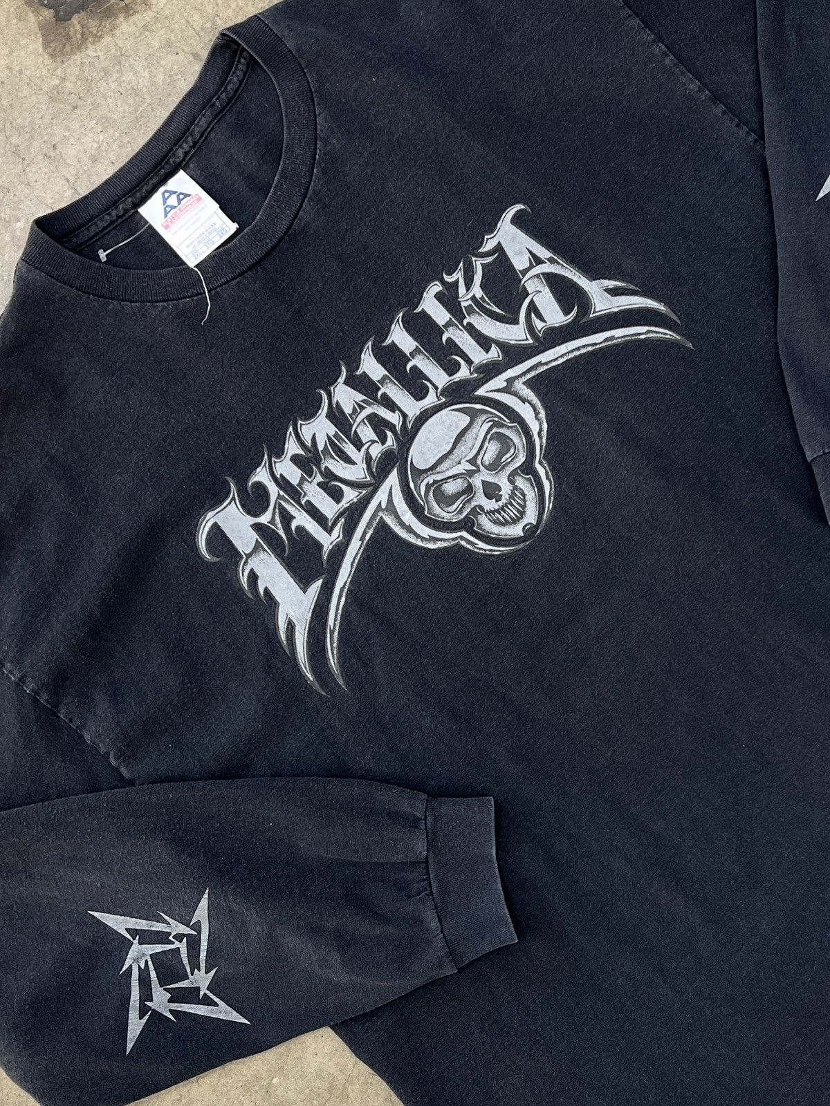 Band Tees Vintage 2004 Metallica Skull Band Long Sleeve Alstyle Xxl Hoodie, Sweatshirt | PodTeesHub.com