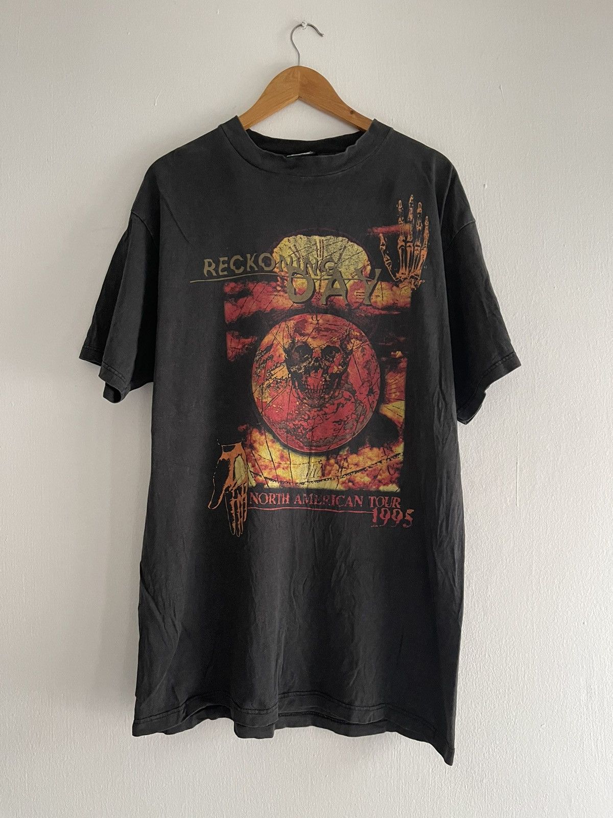 Vintage Reckoning Days Metal Fest 1995 Megadeth A1 T-Shirts, Hoodie, Sweatshirt | PodTeesHub.com