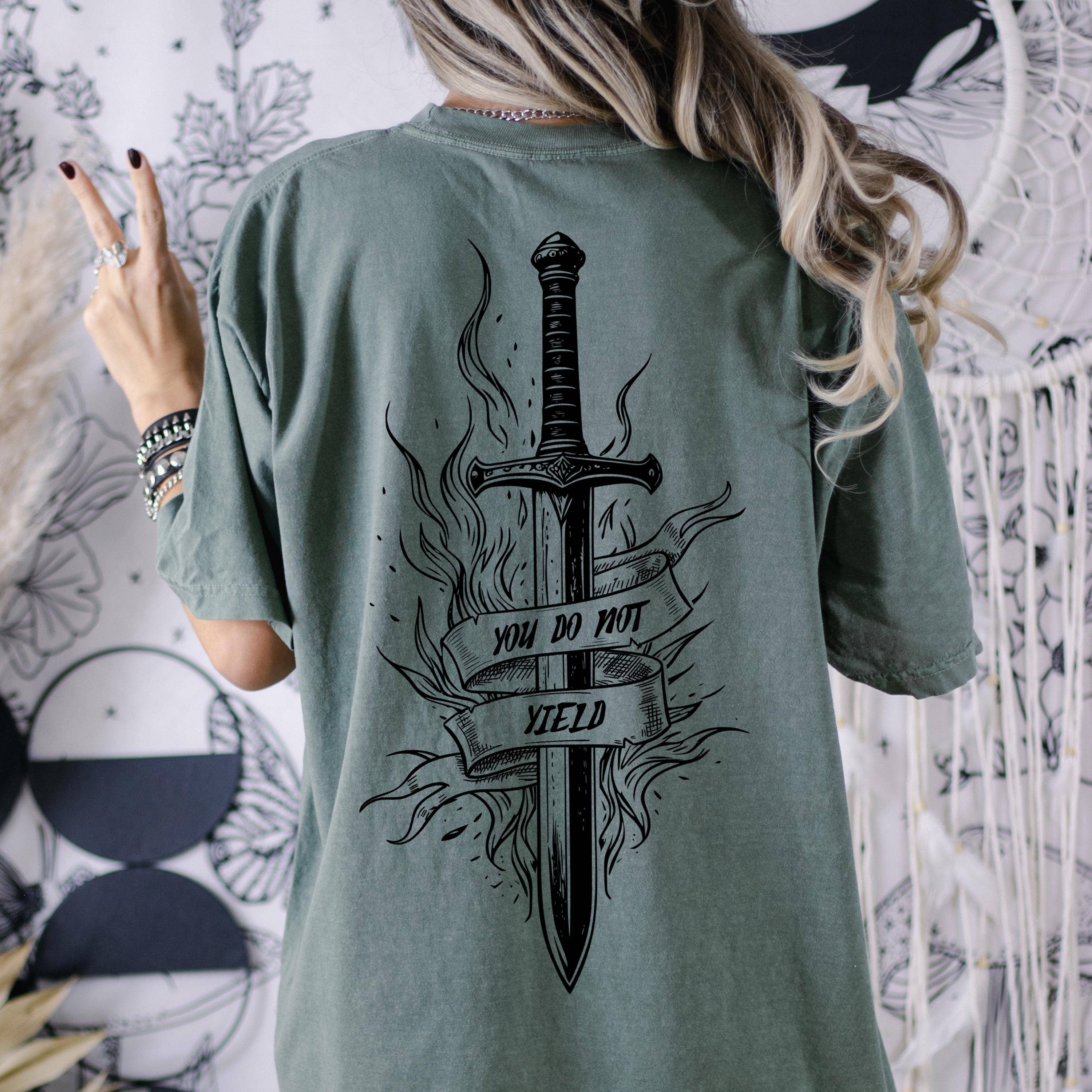 Throne of Glass Aelin Galathynius Sjm Shirt Hoodie, Sweatshirt | PodTeesHub.com