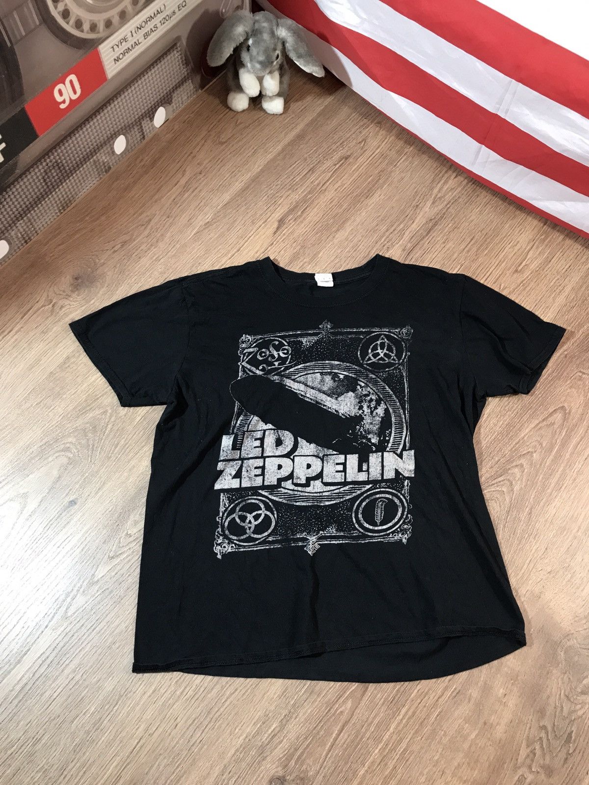 Led Zeppelin X Vintage Vintage 2011 Led Zeppelin Band T Shirt Hoodie, Sweatshirt | PodTeesHub.com