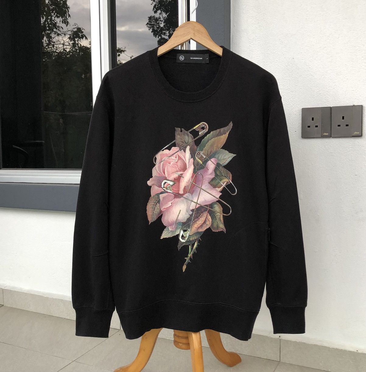 Gu Flower Graphic Sweatshirts Black Men S T-Shirts, Hoodie | PodTeesHub.com