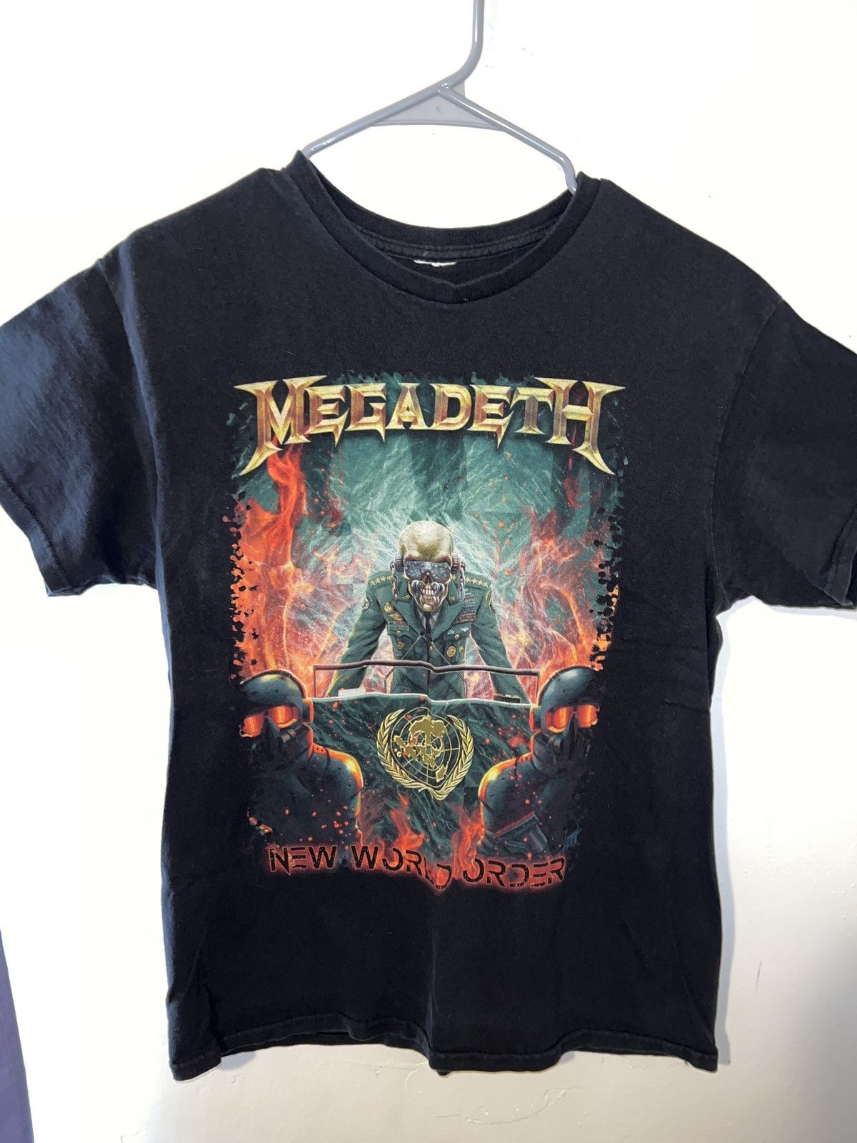 Gildan Men S Medium Megadeth New World Order T Shirt Th1rt3en Hoodie, Sweatshirt | PodTeesHub.com