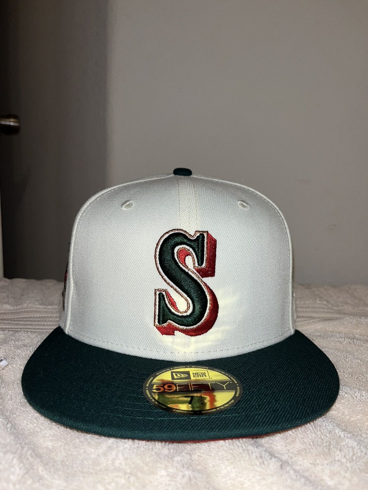 New Era 7 1 2 Seattle Mariners Super Sonics Nba Crossover Two Tone T-Shirts, Hoodie, Sweatshirt | PodTeesHub.com