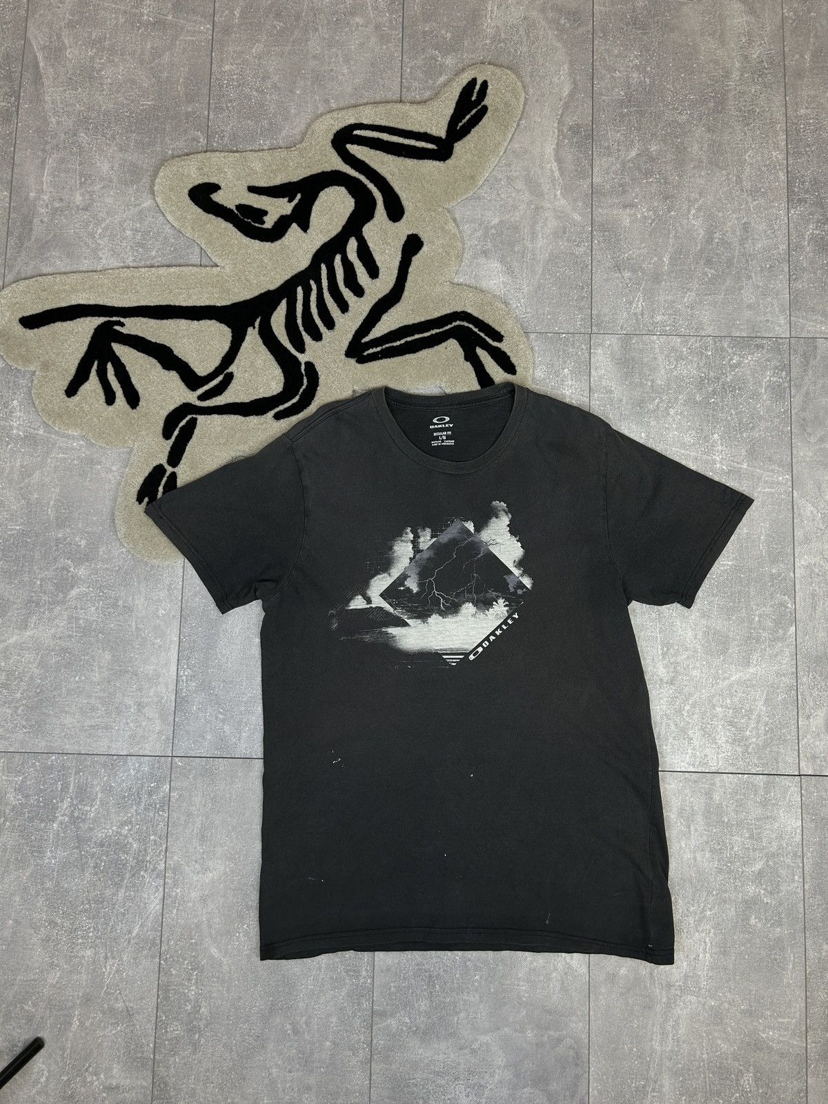 Oakley X Vintage Mens Vintage Oakley T Shirt Streetwear Y2k Japanese Tee Hoodie, Sweatshirt | PodTeesHub.com