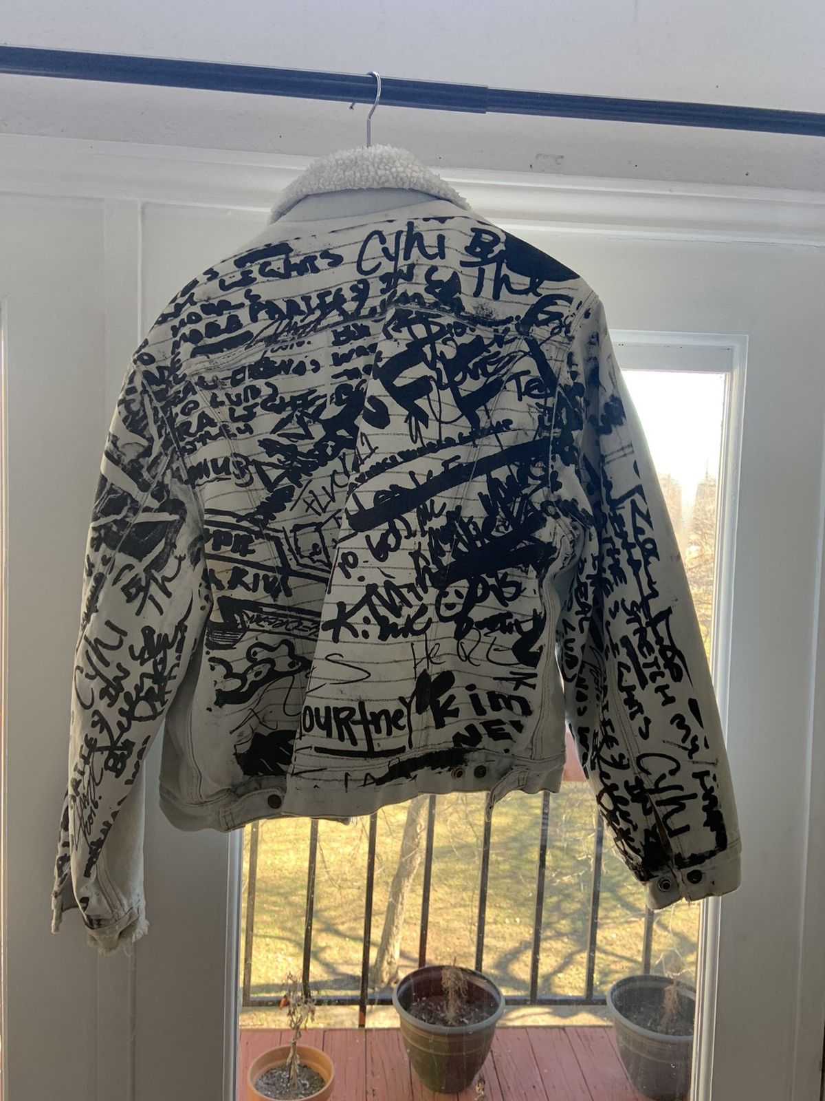 West Kanye West Tlop Notepad Levi S Sherpa T-Shirts, Hoodie, Sweatshirt