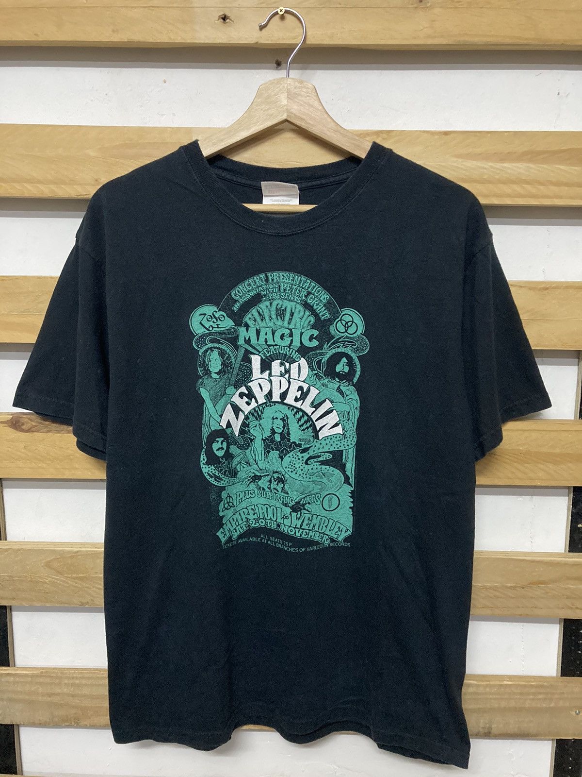 Led Zeppelin X Vintage Vintage 2005 Led Zeppelin Tshirt Hoodie, Sweatshirt | PodTeesHub.com
