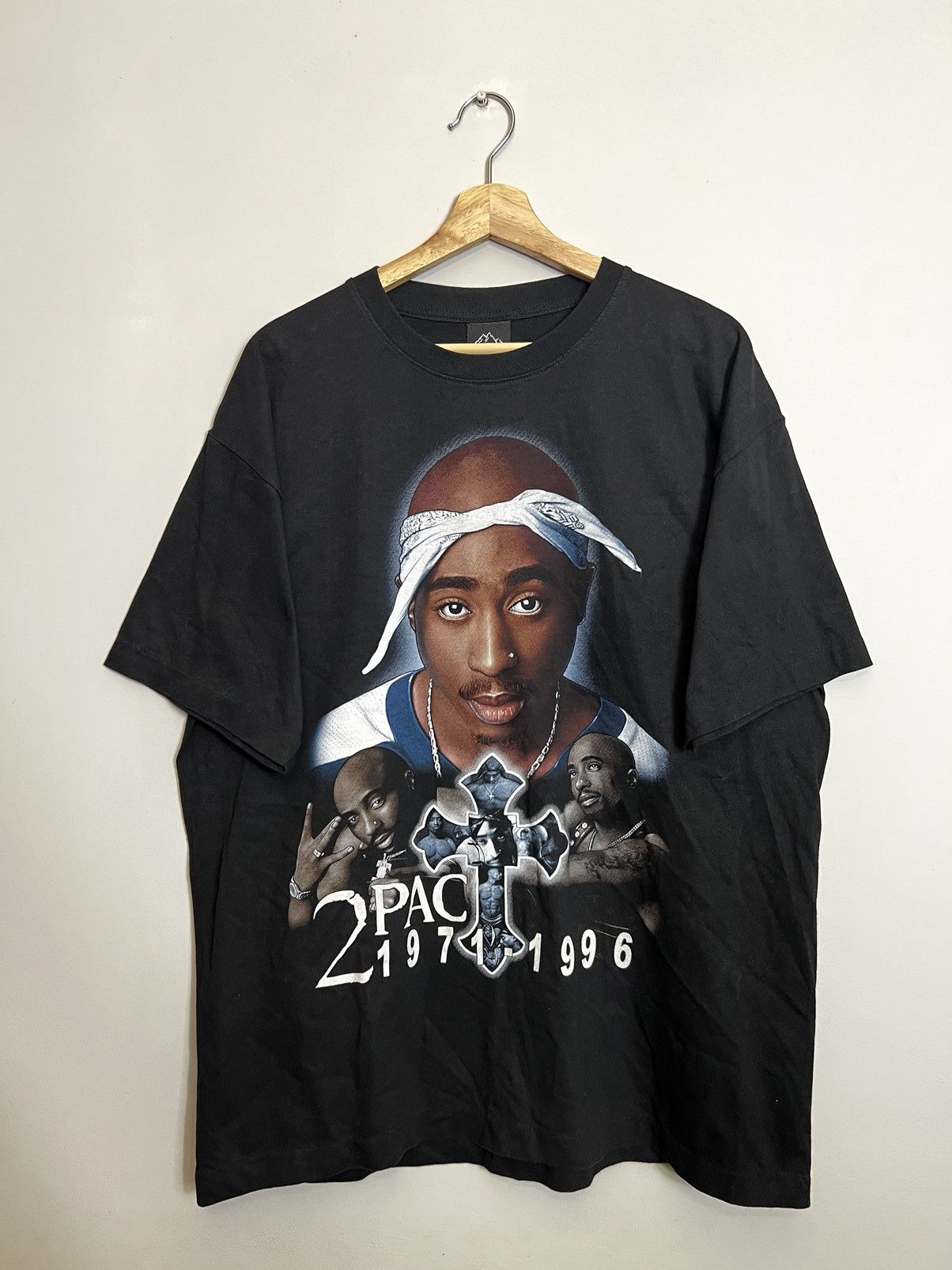 Rap Tees X Vintage Rare 2pac Legends Live Forever Vintage Rap Band Tee Tupac 90 Hoodie, Sweatshirt | PodTeesHub.com