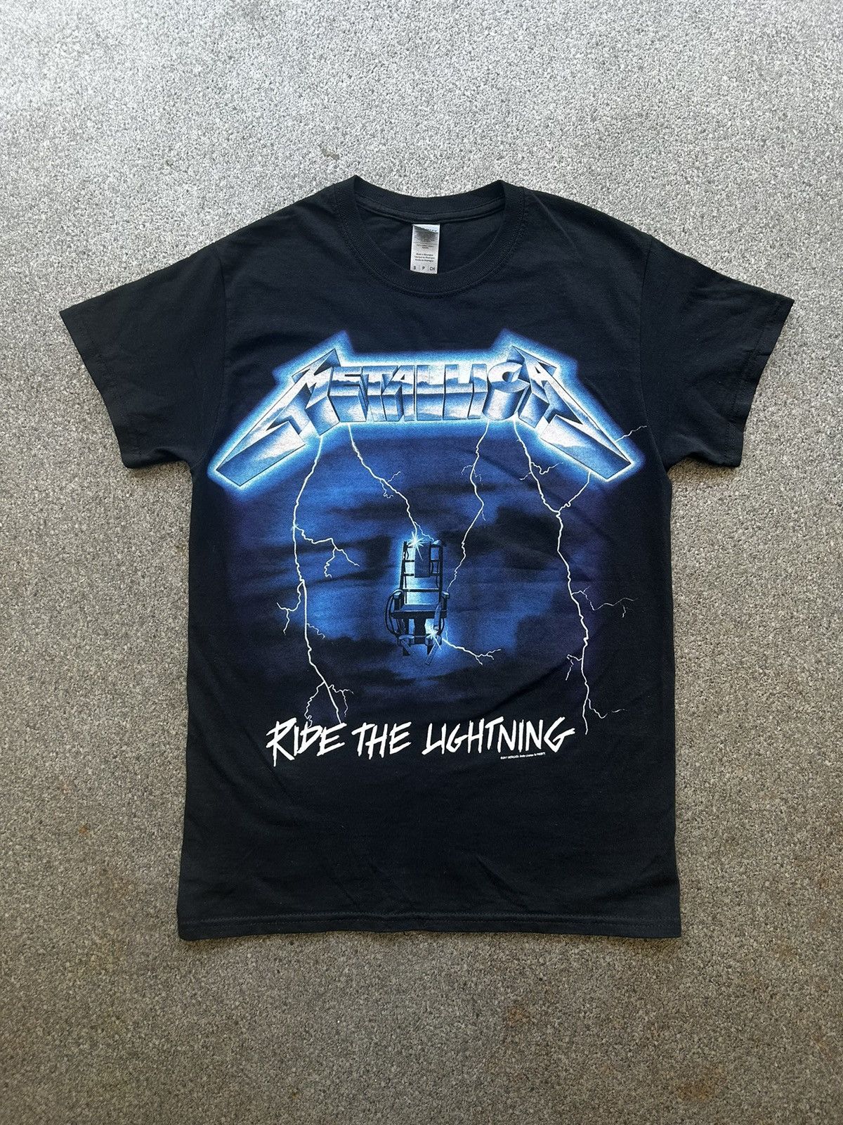 Metallica X Vintage 2017 Metallica Ride The Lightning Rock Tee Hoodie, Sweatshirt | PodTeesHub.com