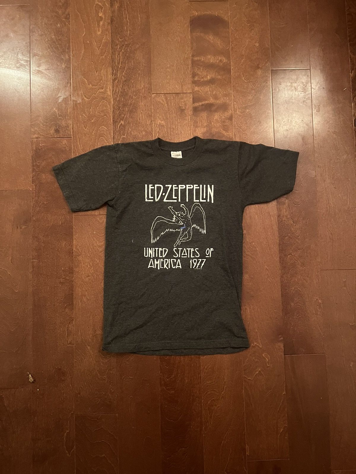 Vintage 2003 Led Zeppelin United States Of America 1977 T-Shirts, Hoodie, Sweatshirt | PodTeesHub.com