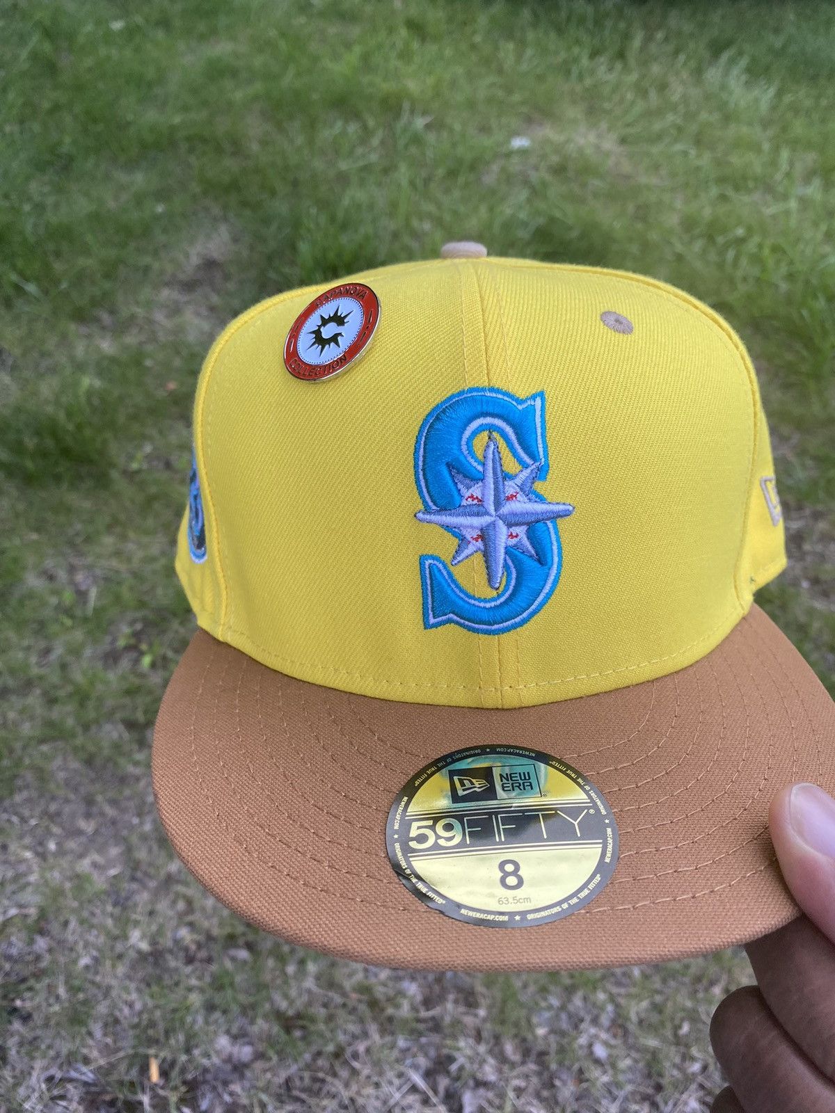 New Era Capanova Two Tone Seattle Mariners Spongebob Size 8 T-Shirts, Hoodie, Sweatshirt