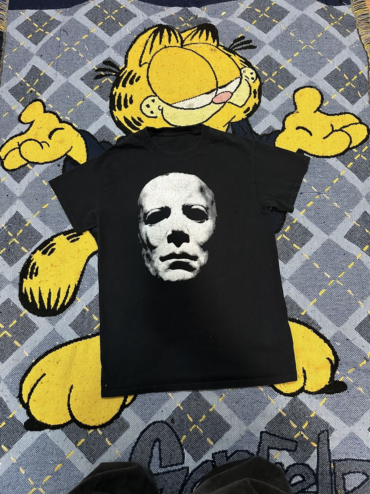 Expert Horror Vintage Y2k Halloween Michael Myers Mask Movie Tee Hoodie, Sweatshirt | PodTeesHub.com