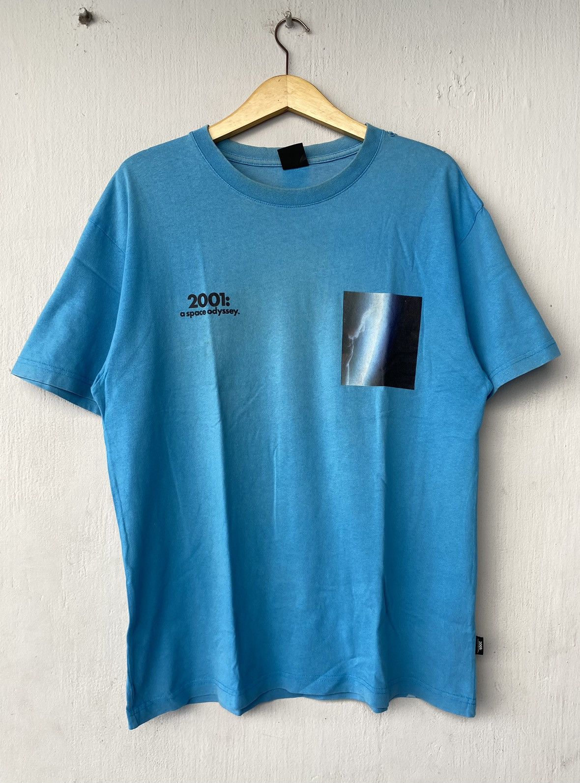Gu Vintage Space Odyssey 2001 Movie Tee Hoodie, Sweatshirt | PodTeesHub.com