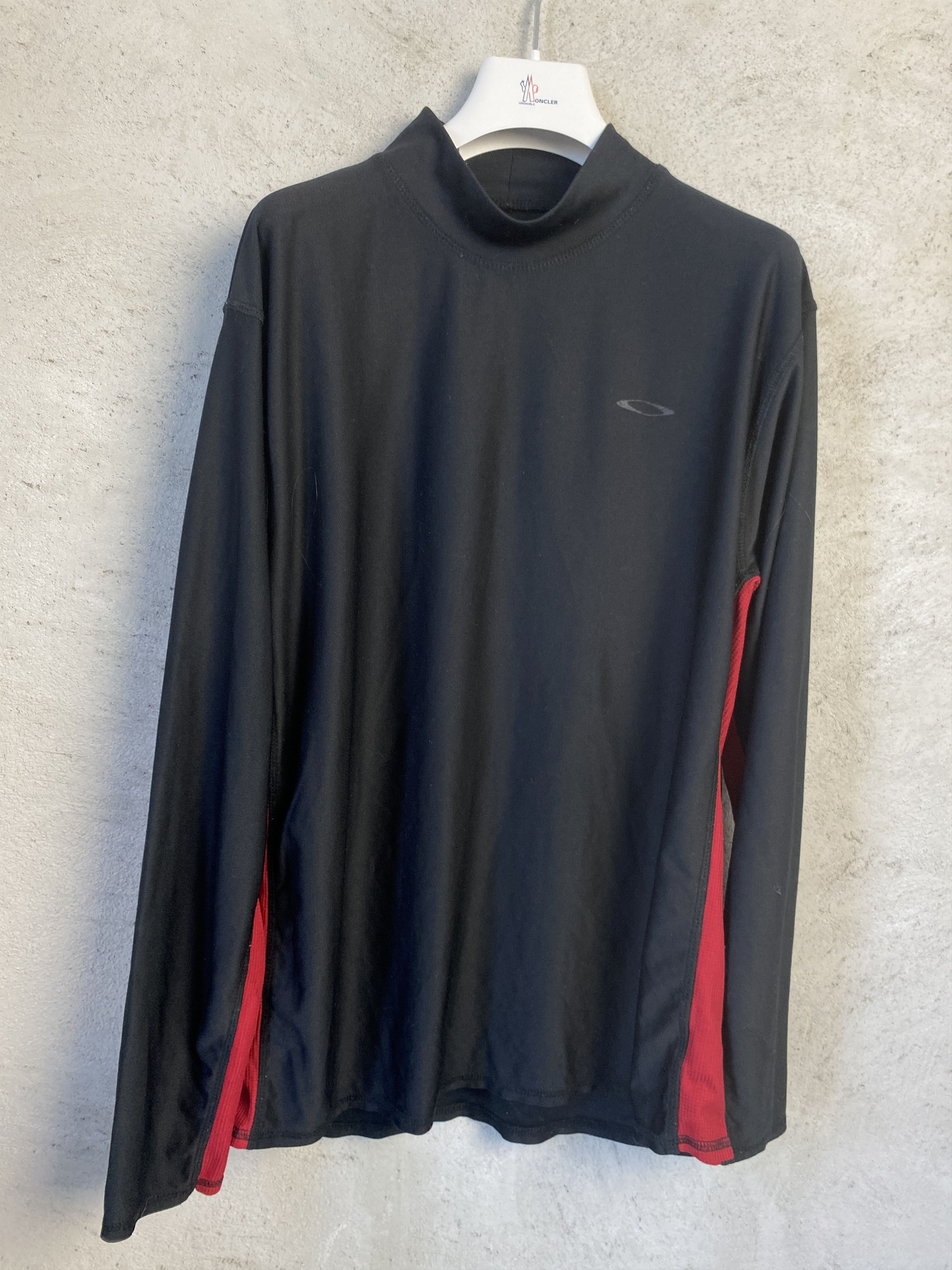 Oakley Small Logo Long Sleeve T Shirt Tee Sport Gym Hoodie, Sweatshirt | PodTeesHub.com