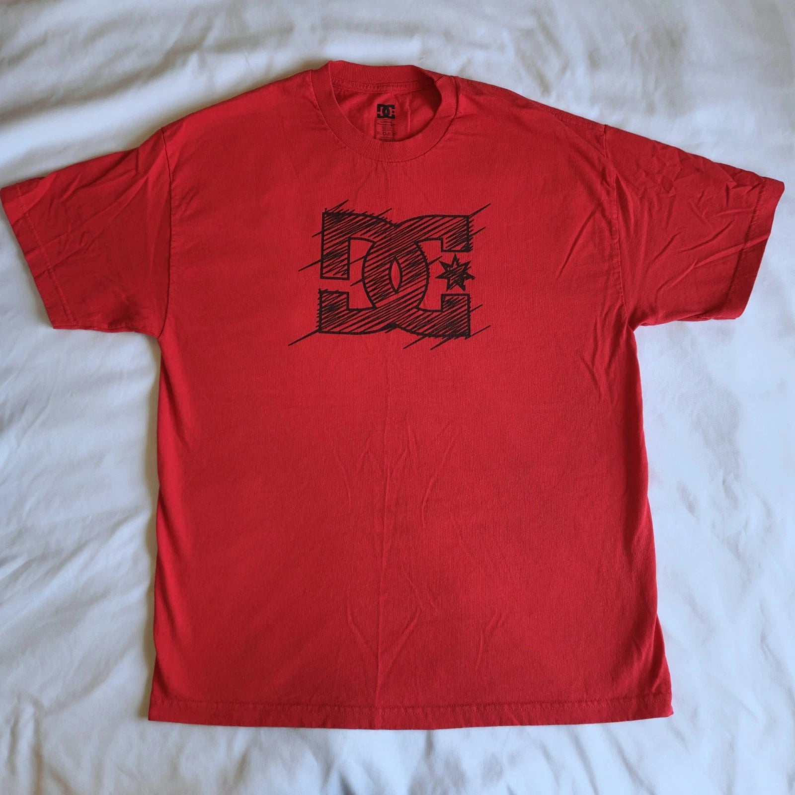 DC Shoes Y2K Skateboards Grunge Red Black Logo XL Crew Neck Graphic T-Shirt Tee