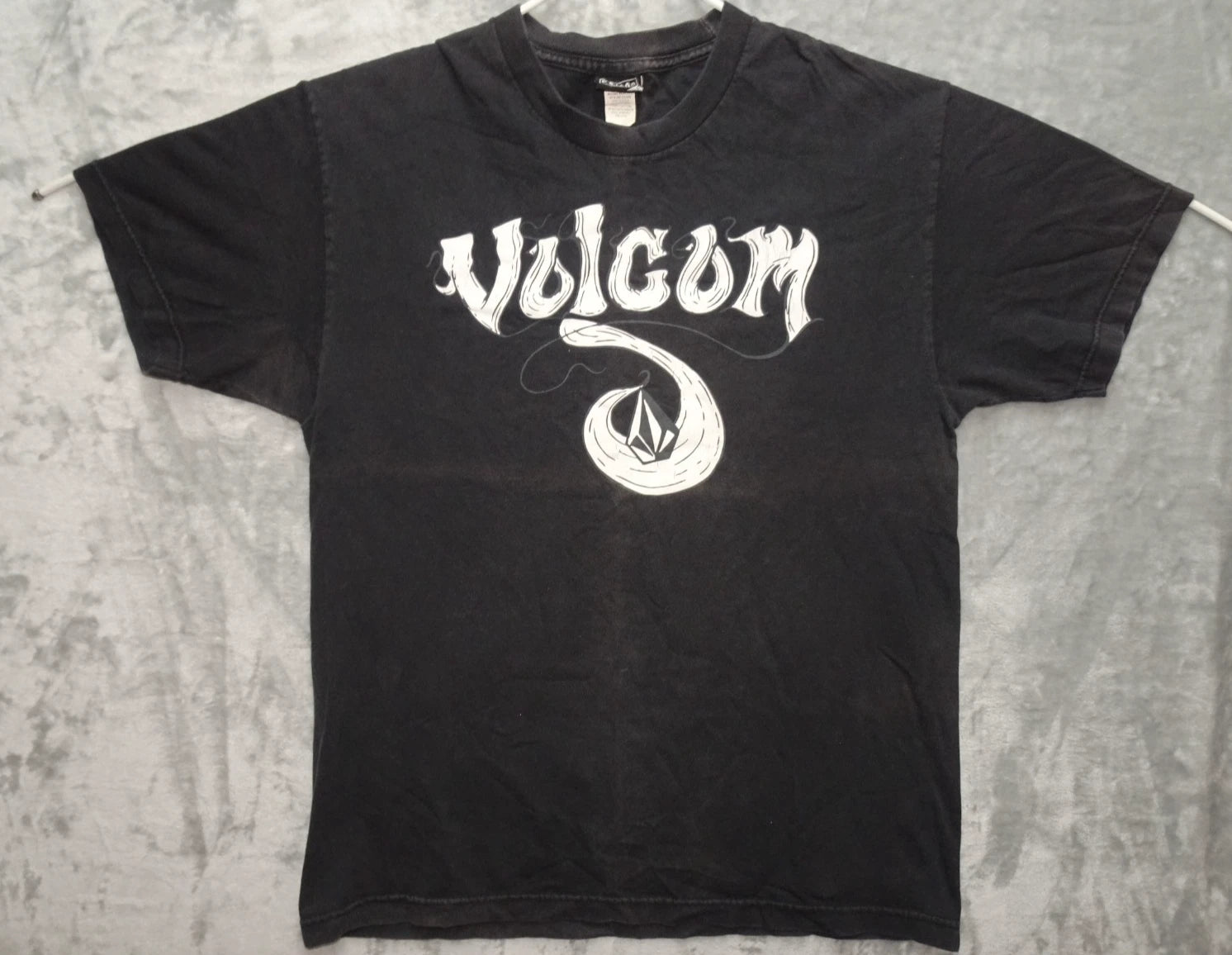 Vintage Volcom Stone Gothic Wave Logo T-Shirt Black Large Y2K Skate Surf Grunge