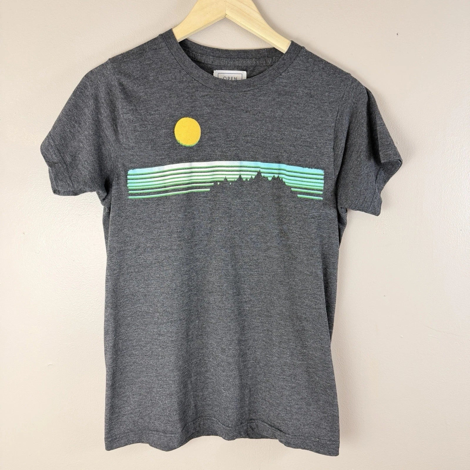 Open Bar Graphic T Shirt Small Gray Minimalist Nature Sunset Indie Outdoors Tee