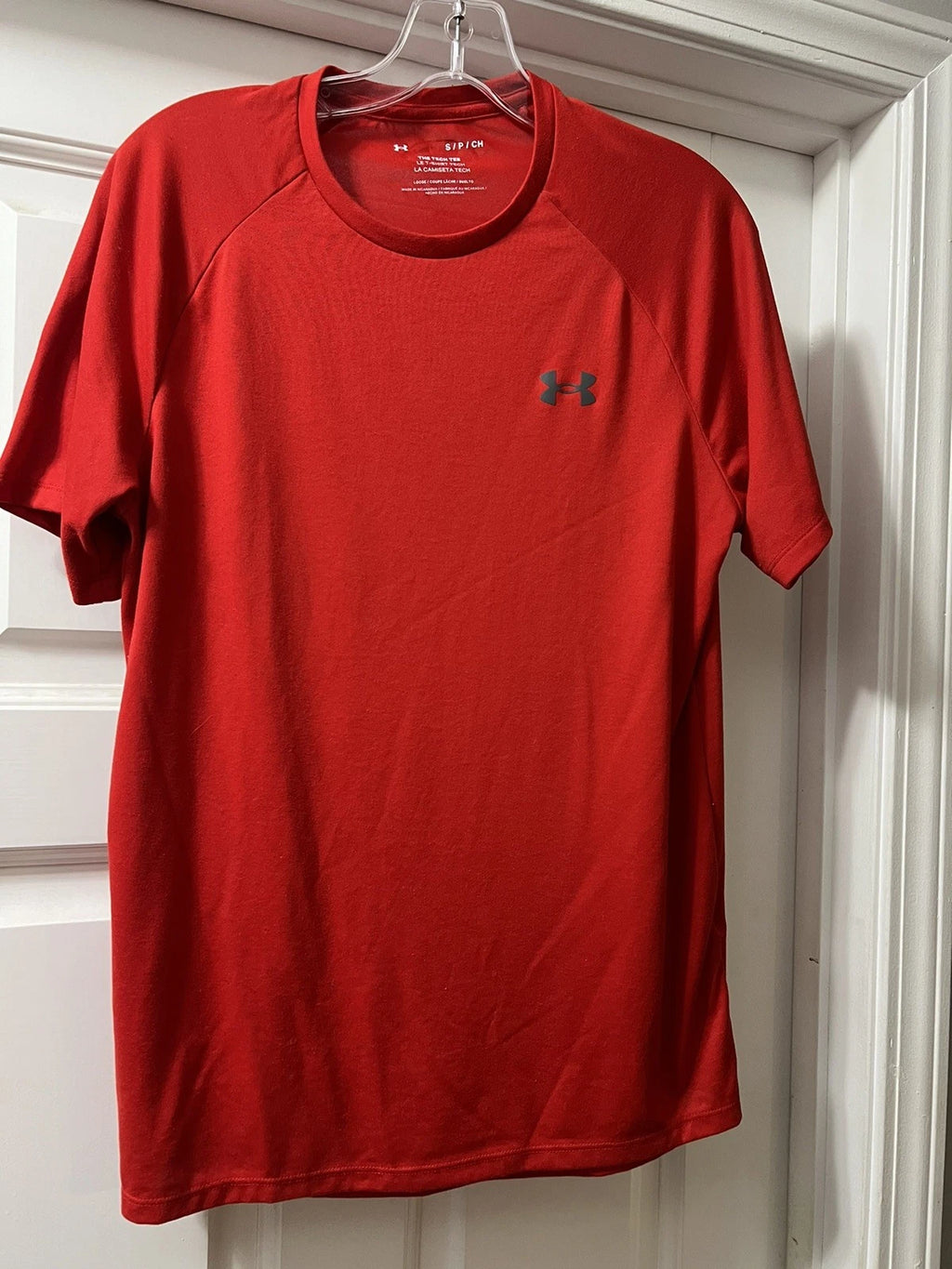 Under Armour Red Mens  Soft Tec Tee S/P/CH  Loose Fit Logo NWOT Short Sleve