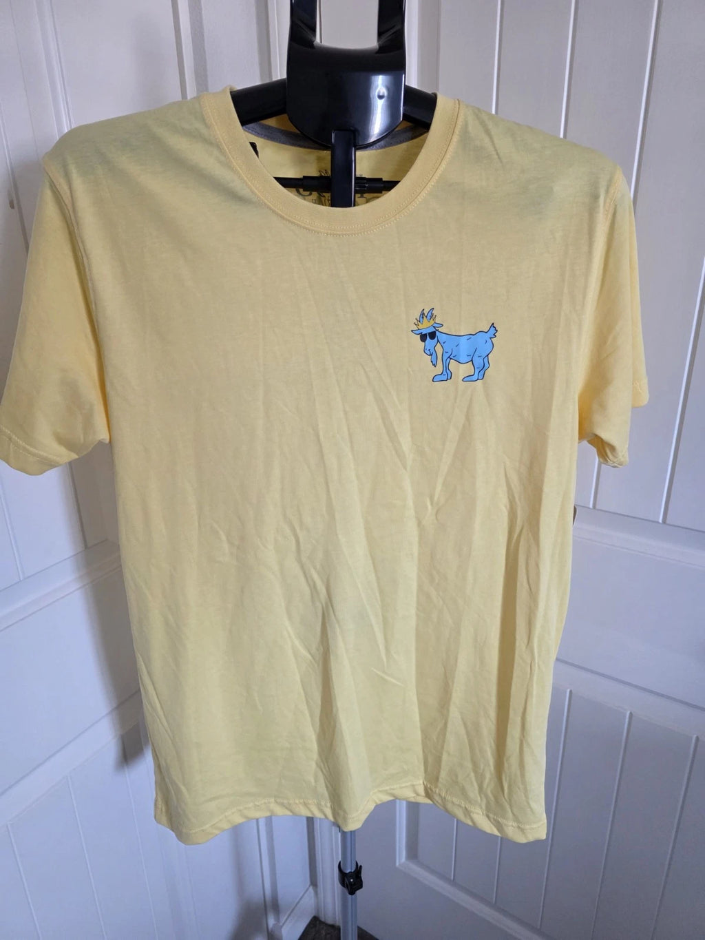 GOAT USA T-Shirt Adult Size Medium Banana Cream Yellow Soft Tee Shirt NWT M2