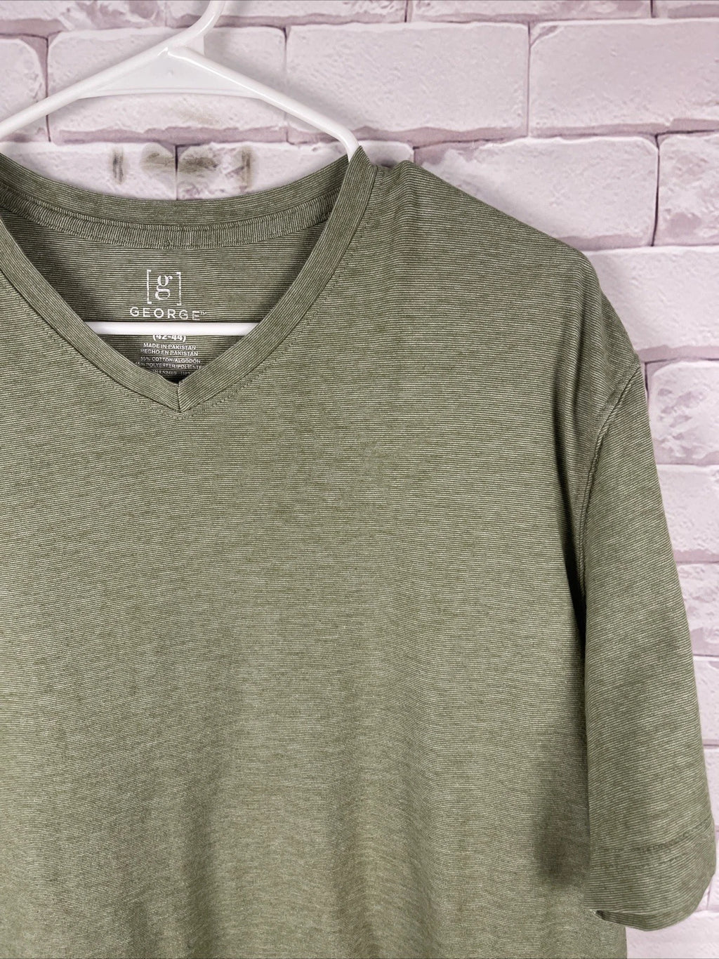 George Mens V-Neck Tee Size L 42-44 Green Short Sleeve Shirt