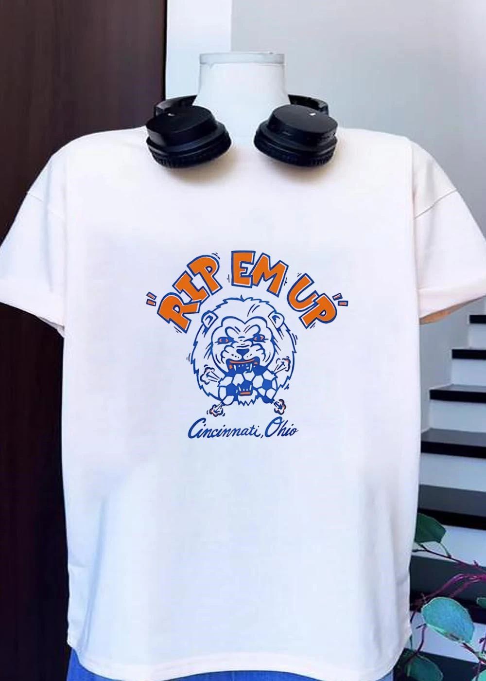 Cincinnati, Ohio Lion Rip Em Up Soccer T-Shirt