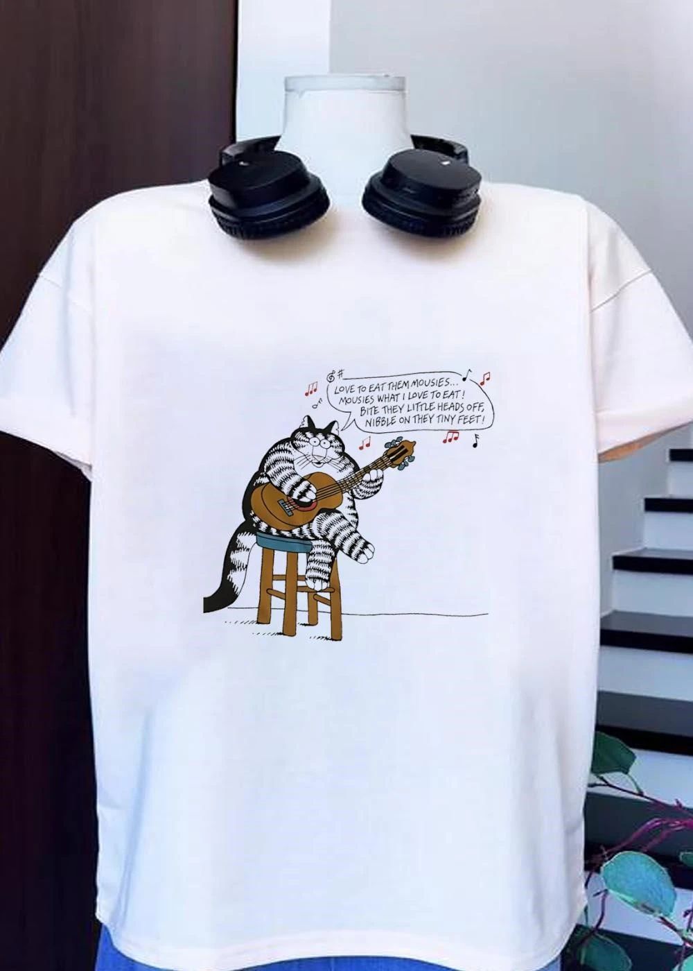 Cat cartoon love to eat them mousies mousies what I love to eat shirt