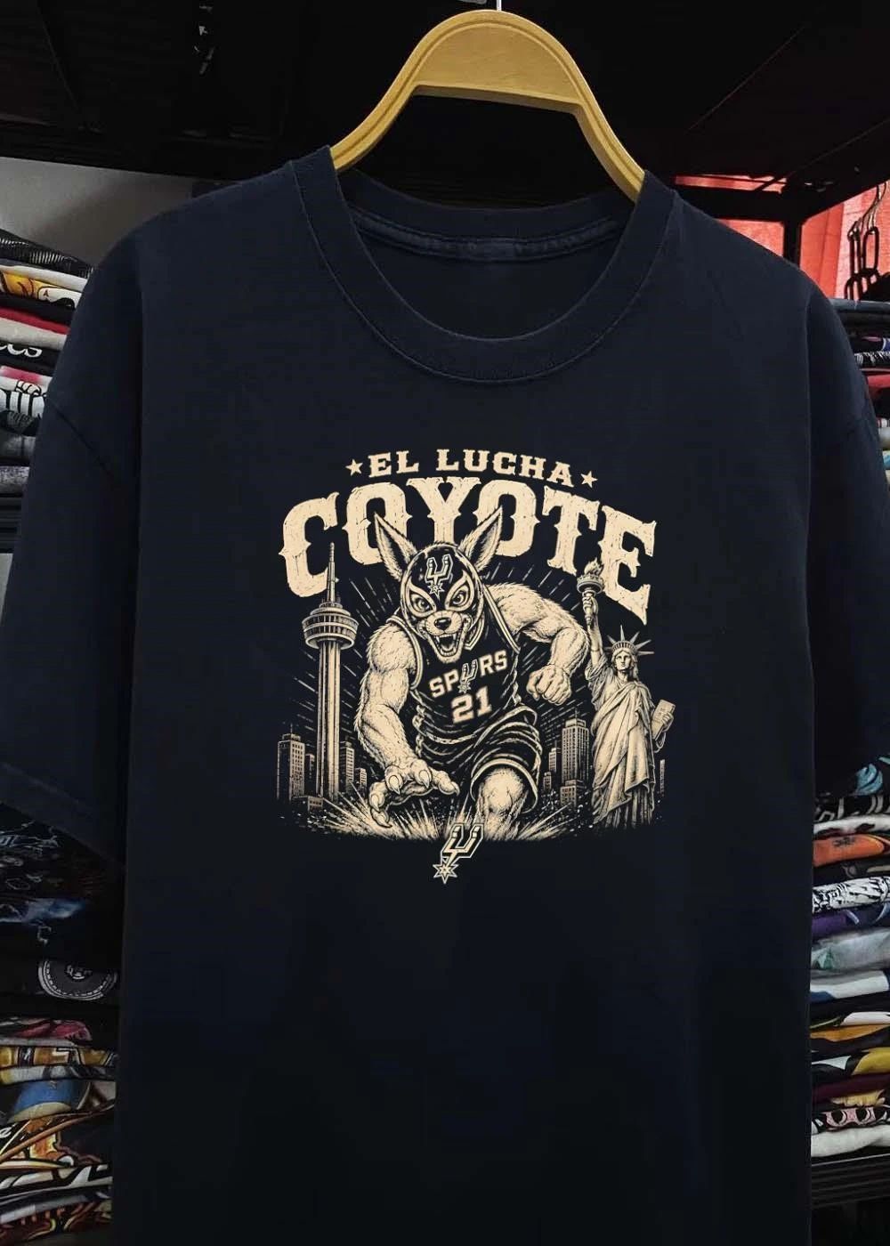 El Lucha Coyote Spurs 21 San Antonio Tower Statue of Liberty T-Shirt