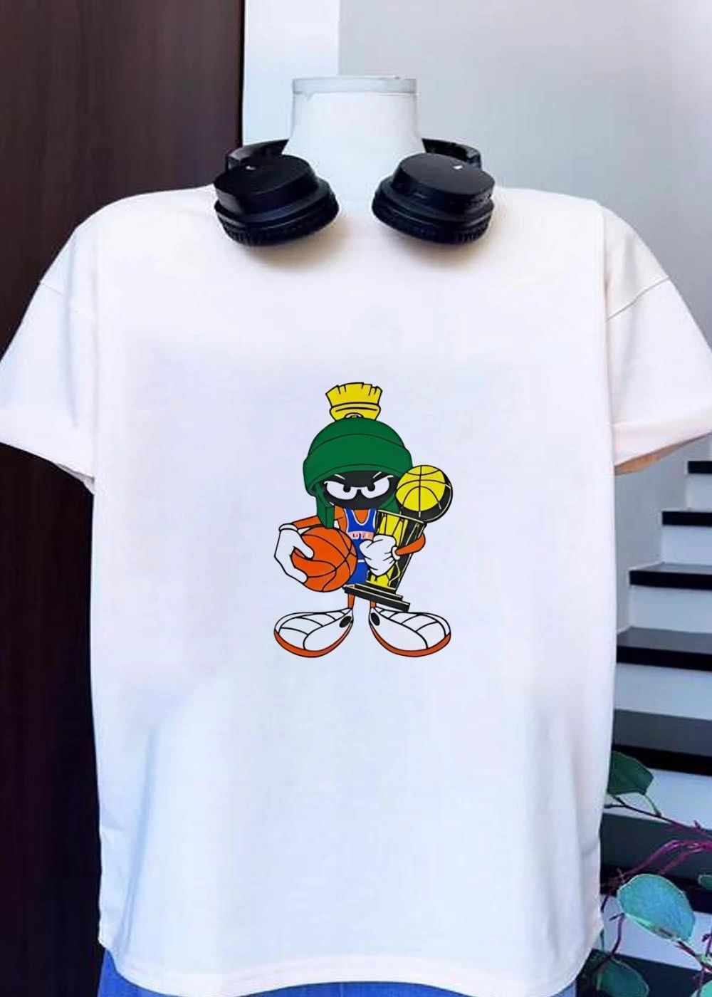 Marvin the Martian holding a basketball and trophy T-Shirt