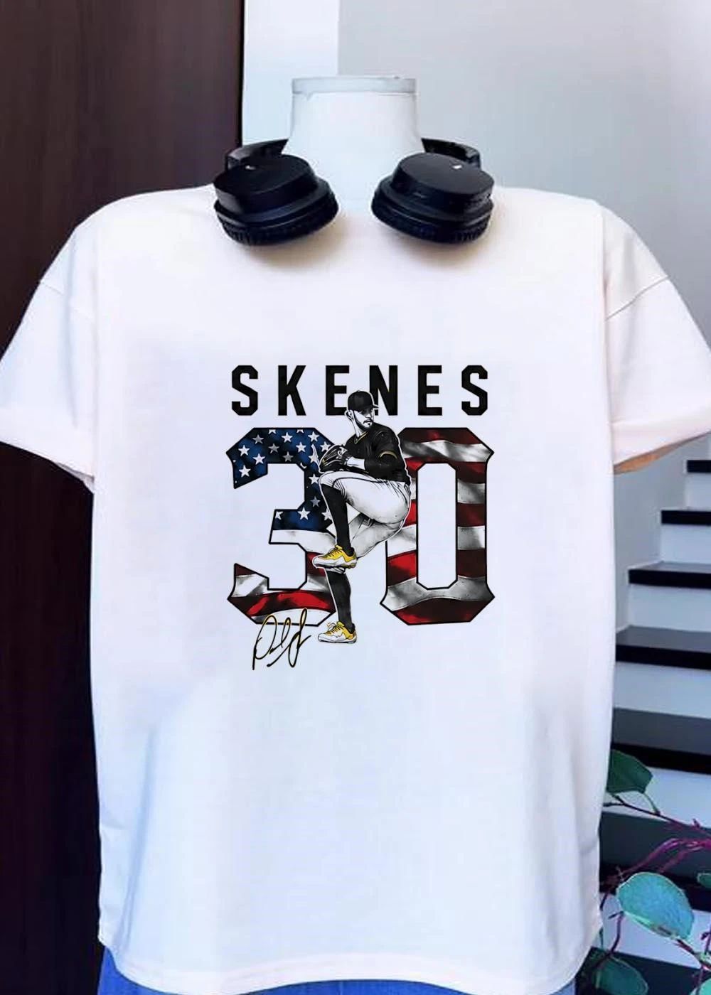 Skenes Signature Pitching Pose Skenes 30 Pittsburgh Pirates shirt