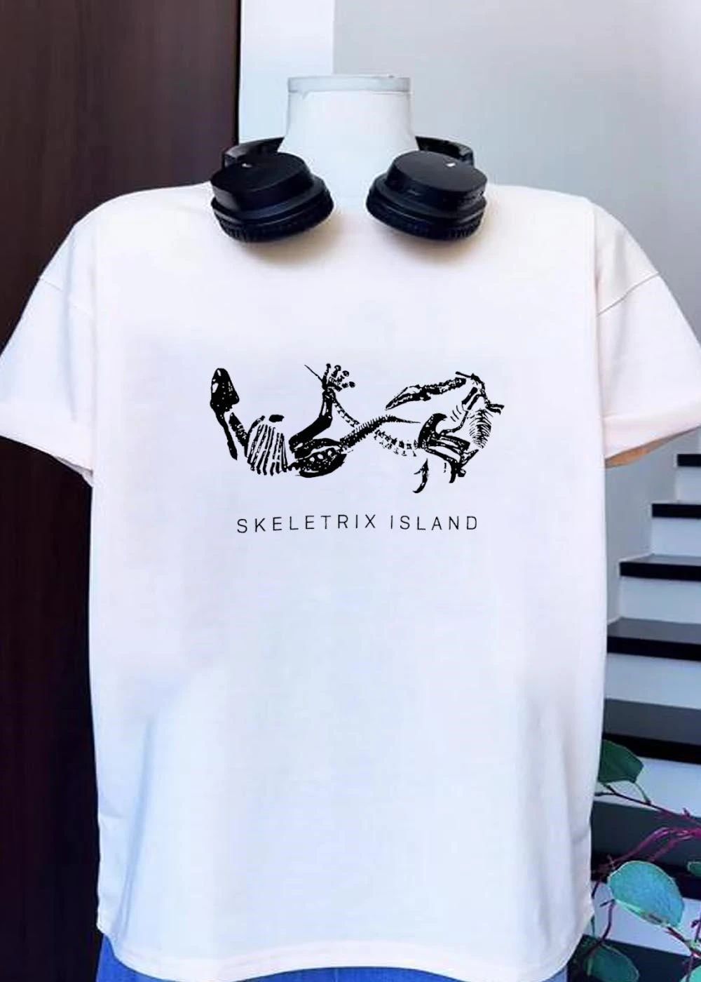 Skeletrix Island Dinosaur Fossil Fighting T-Shirt