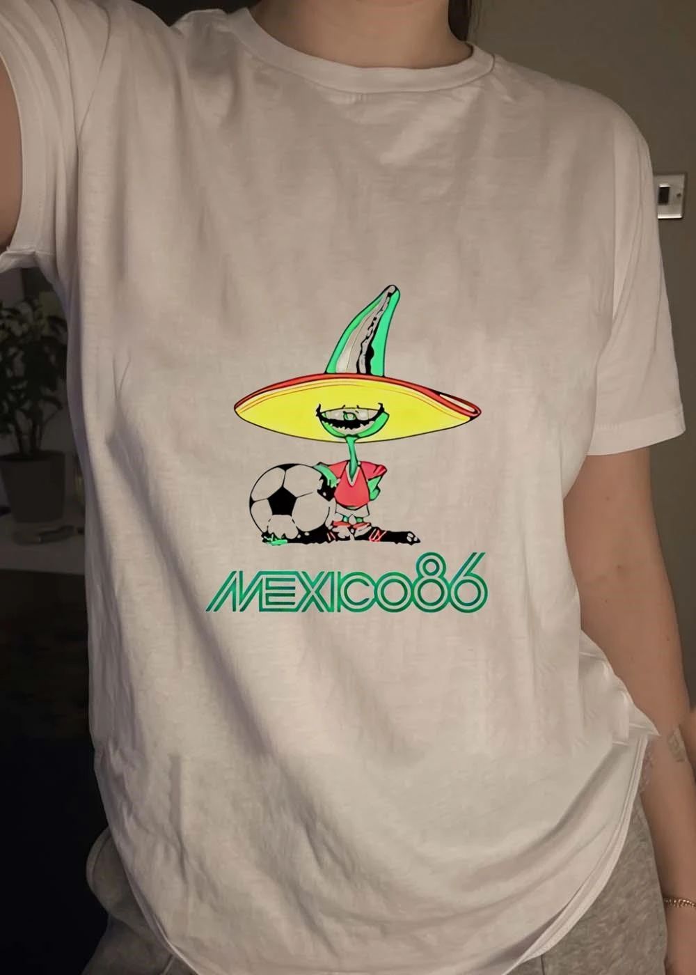 Mexico 86 Pique Mascot Soccer Ball Character Graphic Mens T-Shirt