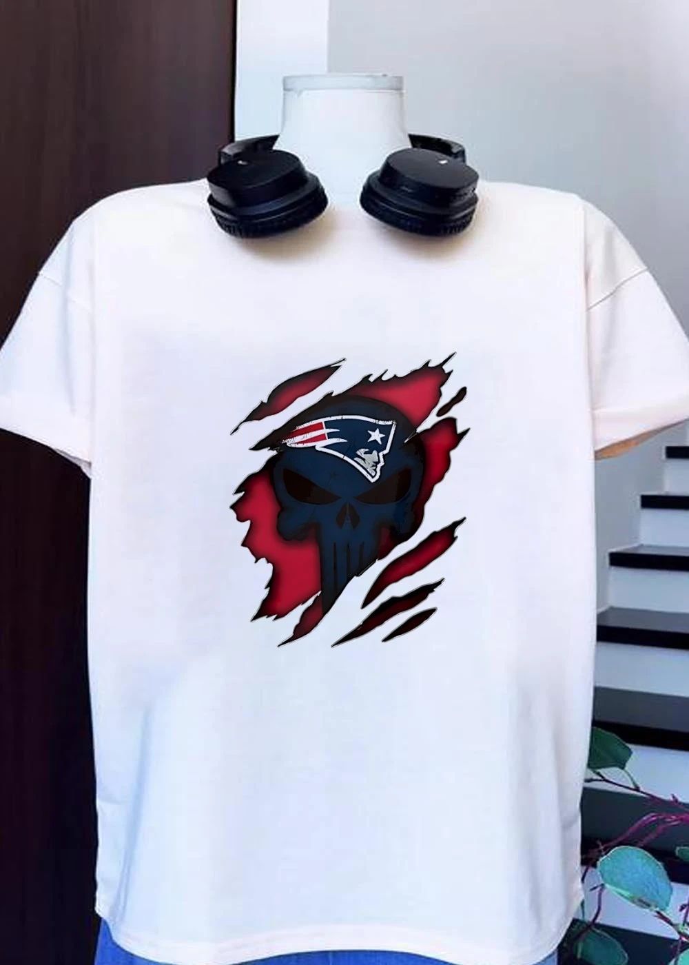 Patriots Skull Torn T-Shirt