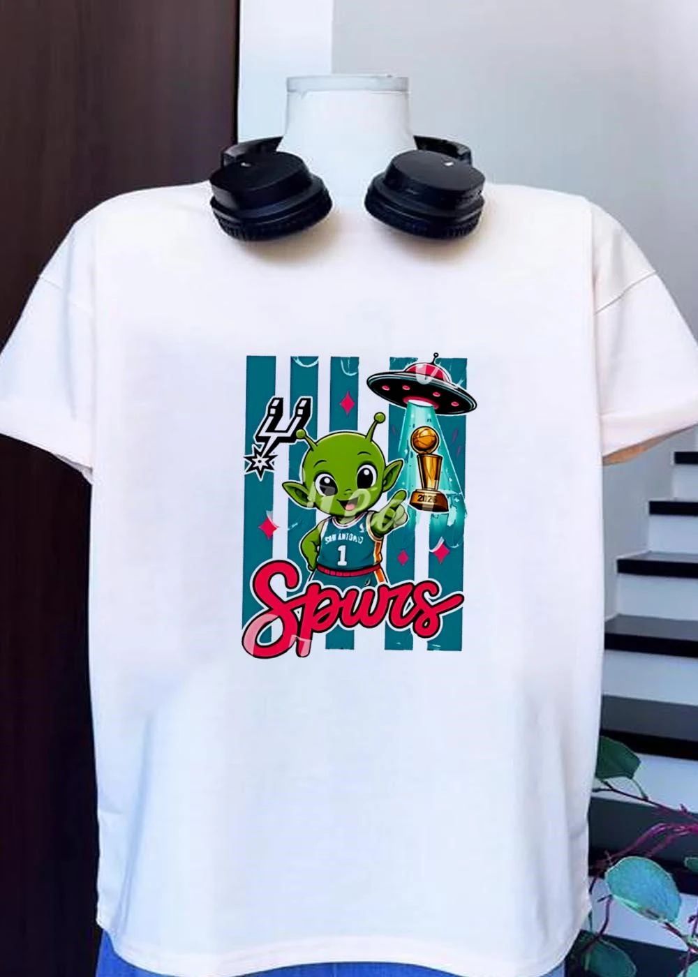Alien UFO Trophy San Antonio Spurs T-Shirt
